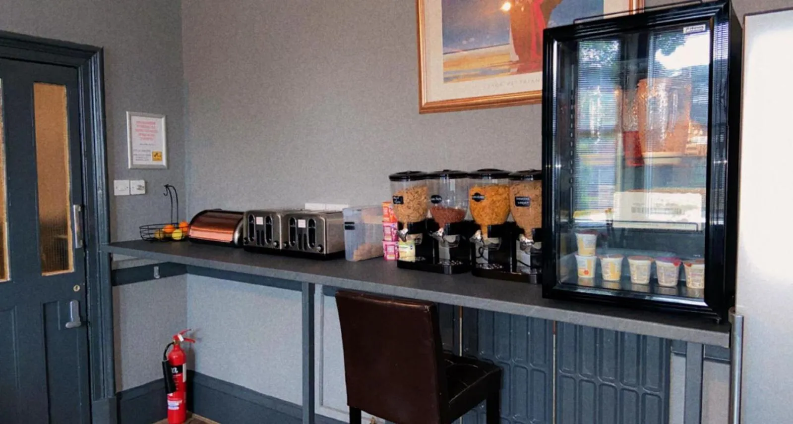 Restaurant/places to eat in The Windsor Hotel and Bar