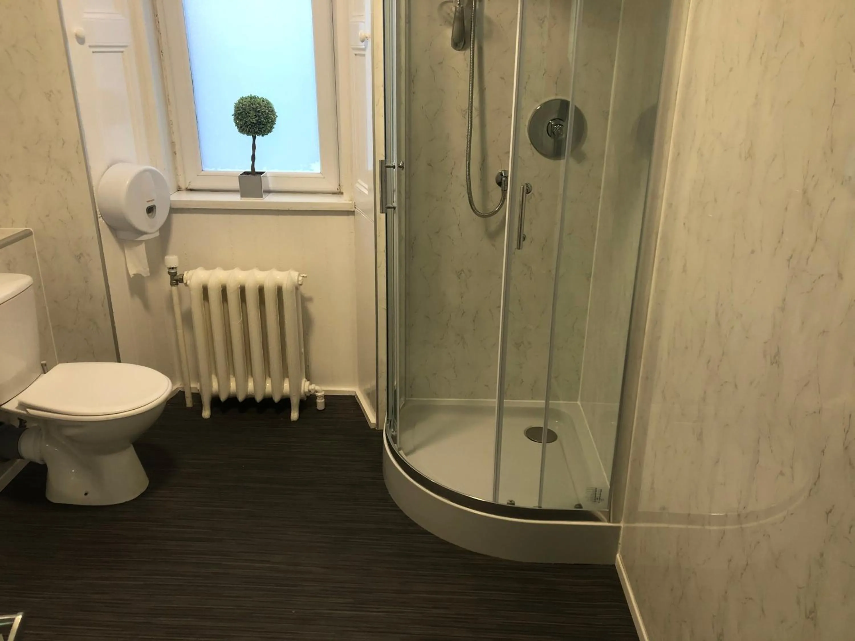 Bathroom in The Windsor Hotel and Bar