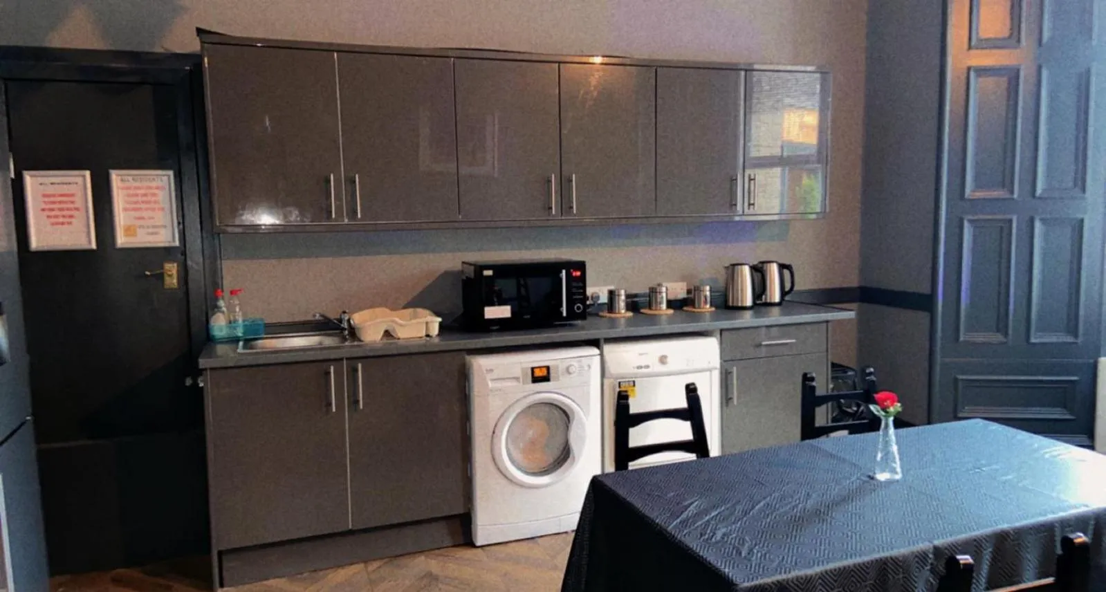 kitchen in The Windsor Hotel and Bar