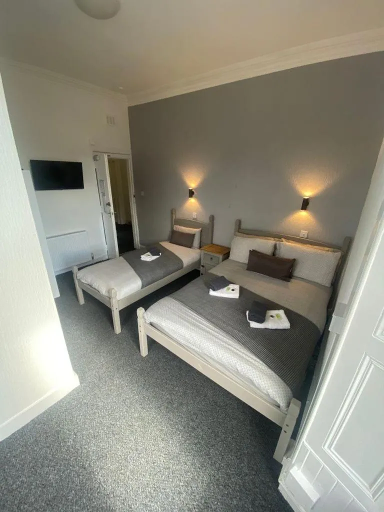 Bedroom, Bed in The Windsor Hotel and Bar