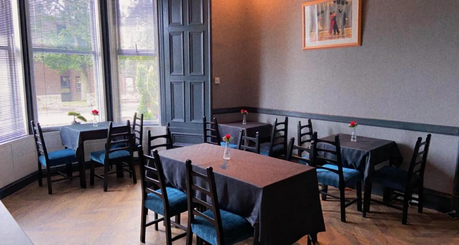 Restaurant/places to eat in The Windsor Hotel and Bar