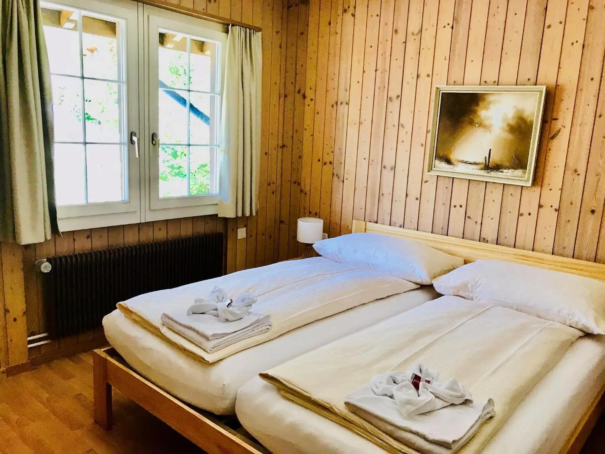 Double Room with Private Bathroom (Schönegg) - single occupancy in B & B Brienz Double Room with Private Bathroom (Schönegg) - single occupancy in B & B Brienz