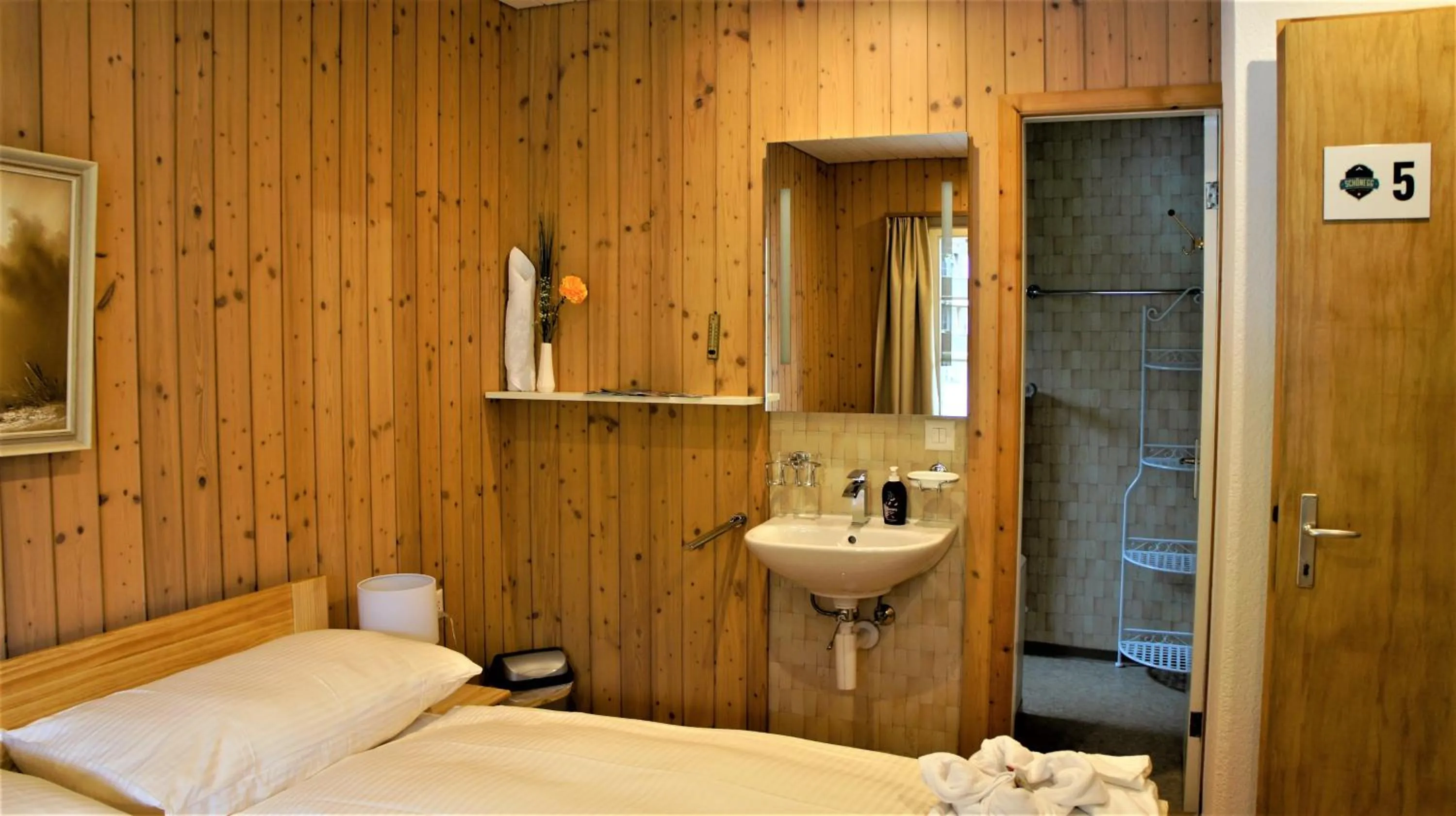 Bathroom in B & B Brienz