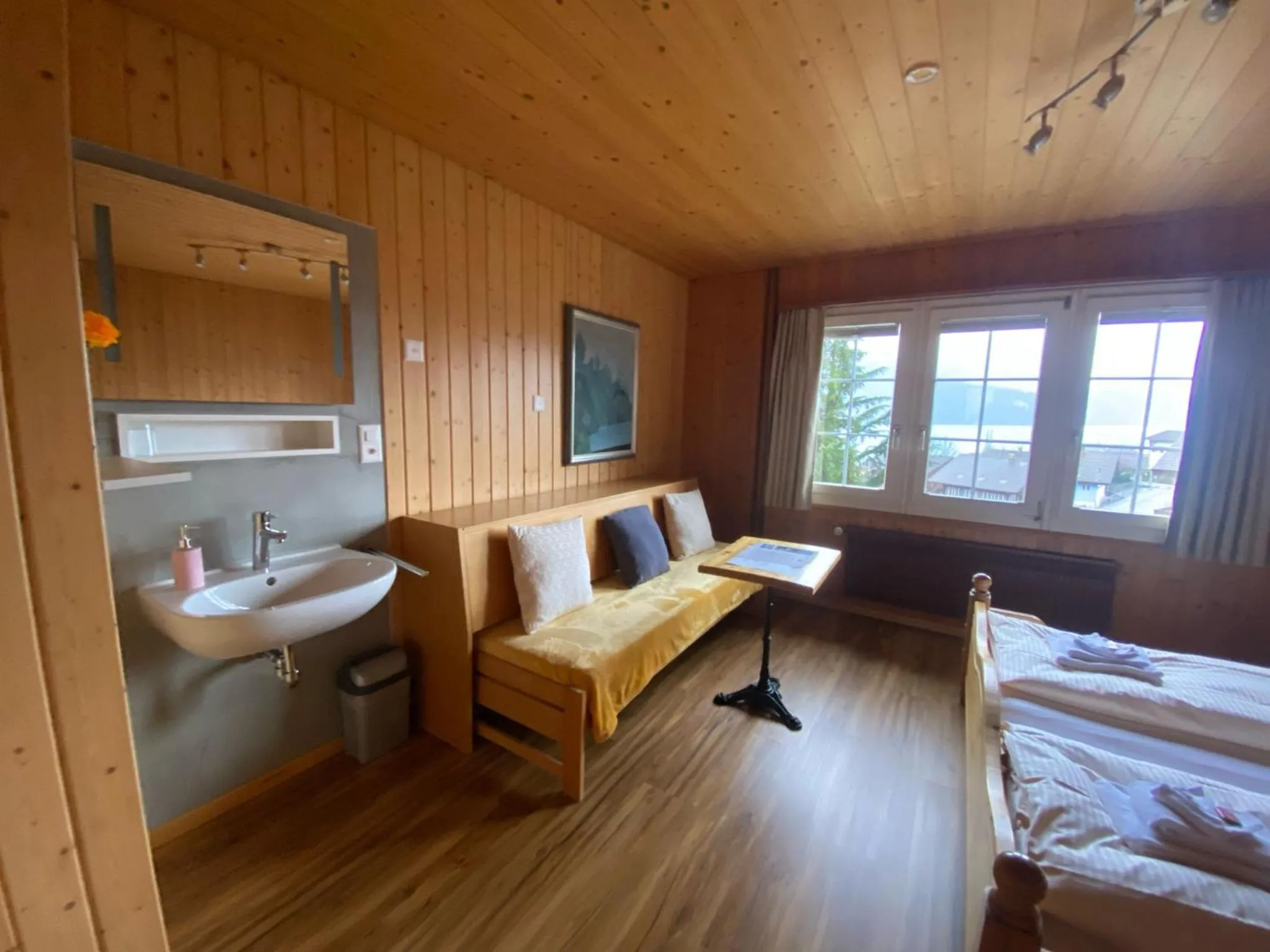 Photo of the whole room, Bed in B & B Brienz