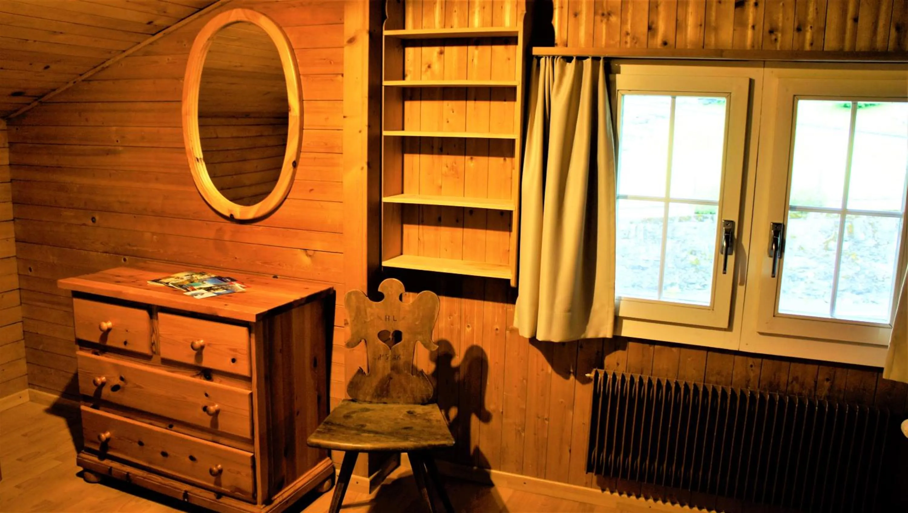 Photo of the whole room in B & B Brienz