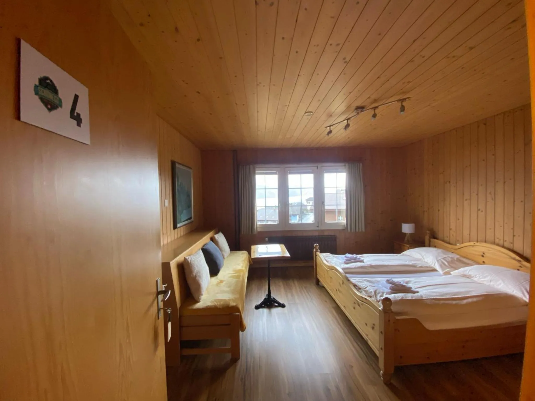 Photo of the whole room, Bed in B & B Brienz