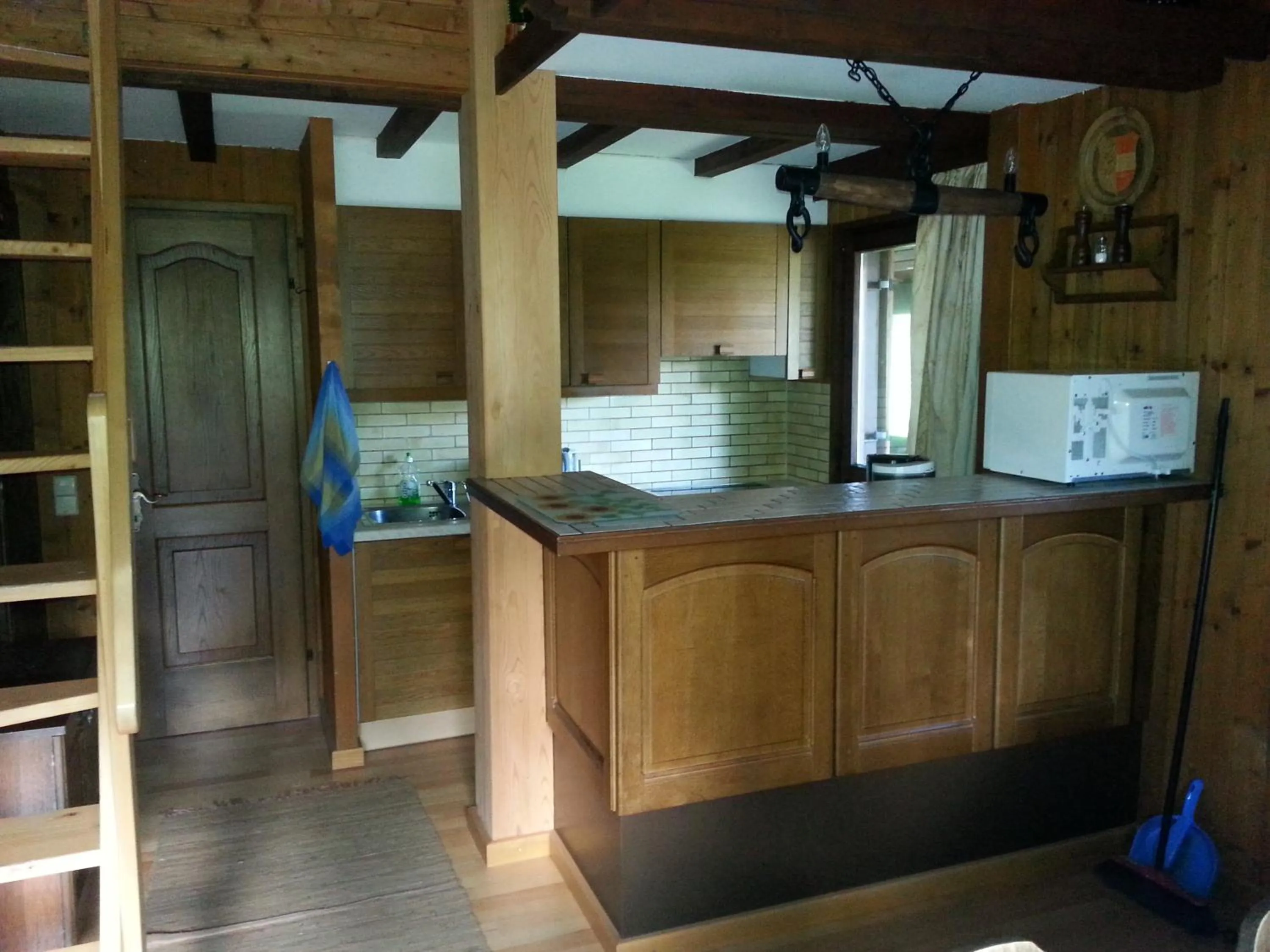 Kitchen or kitchenette in Fichtenblockhütte