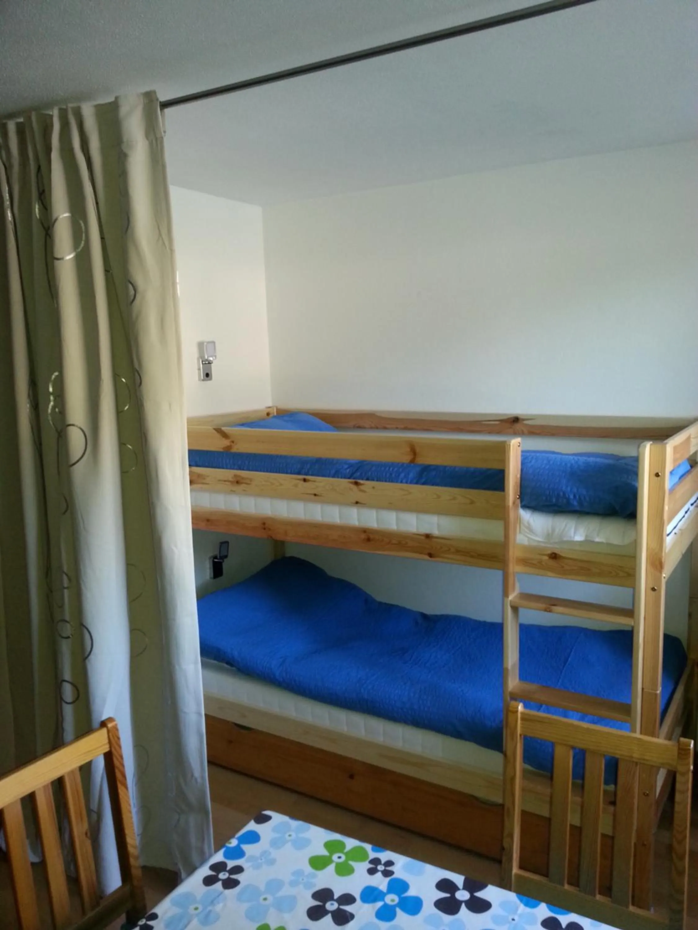 bunk bed in Fichtenblockhütte