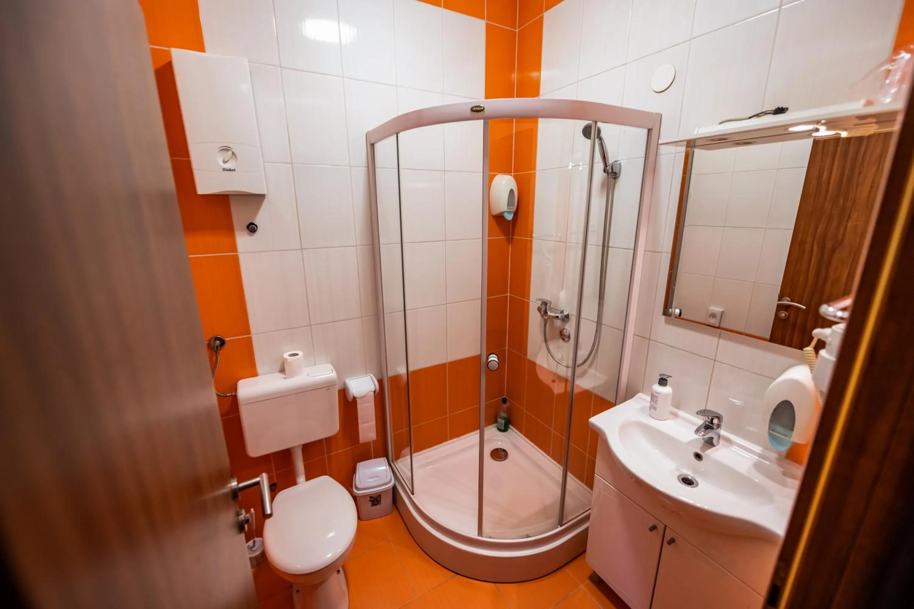 Shower in Hotel Oasis