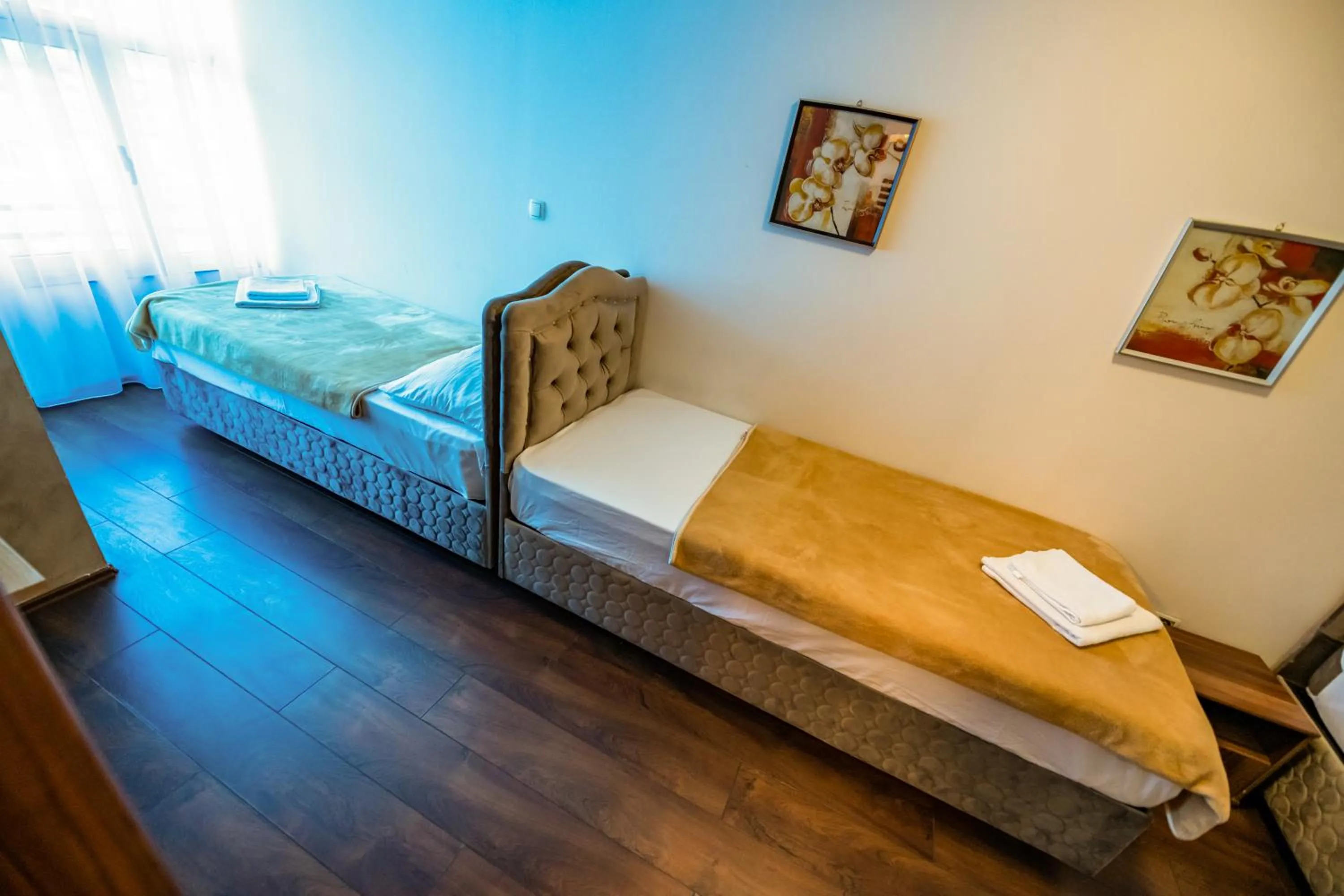 Bedroom, Bed in Hotel Oasis