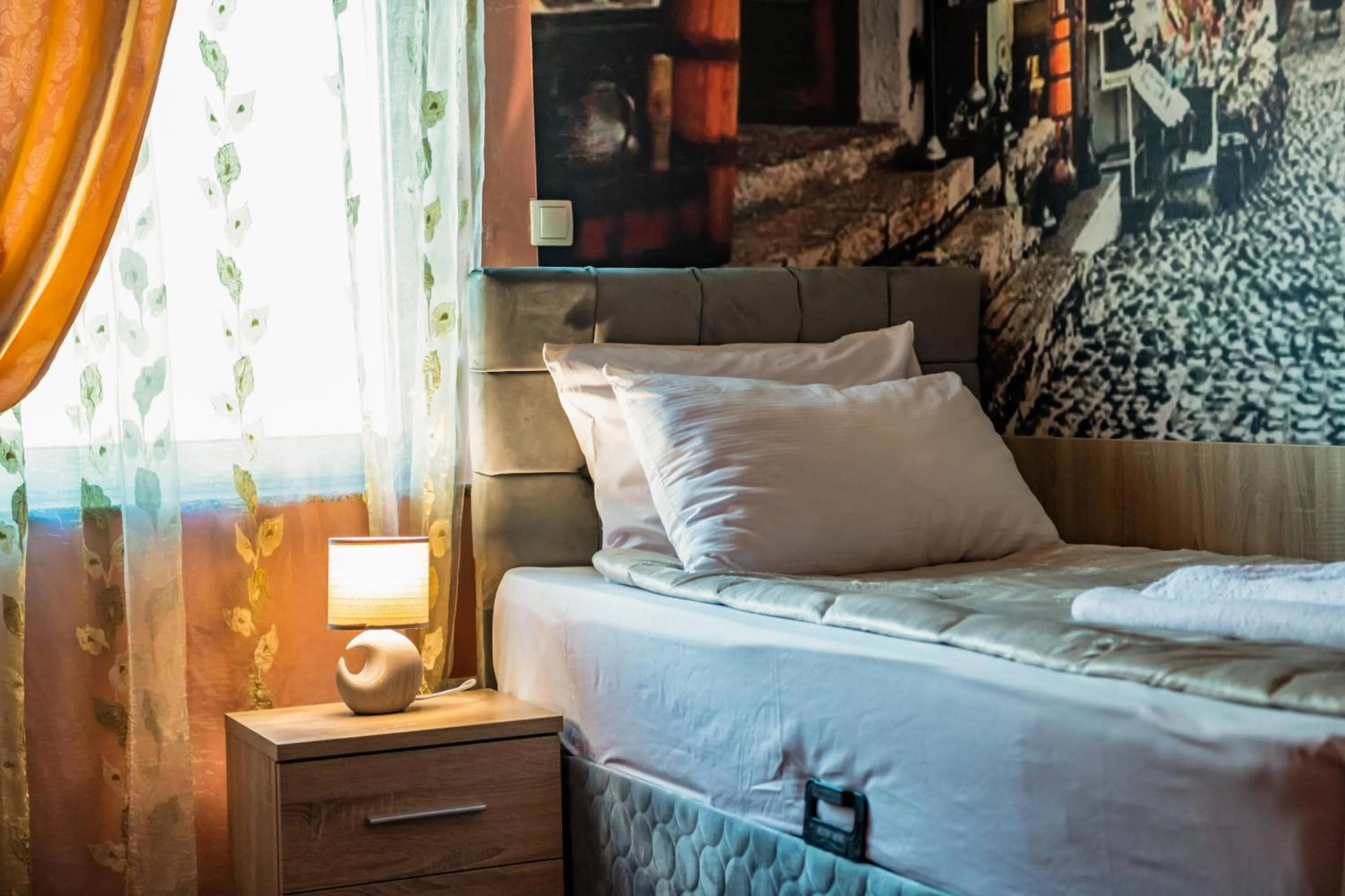 Bedroom, Bed in Hotel Oasis