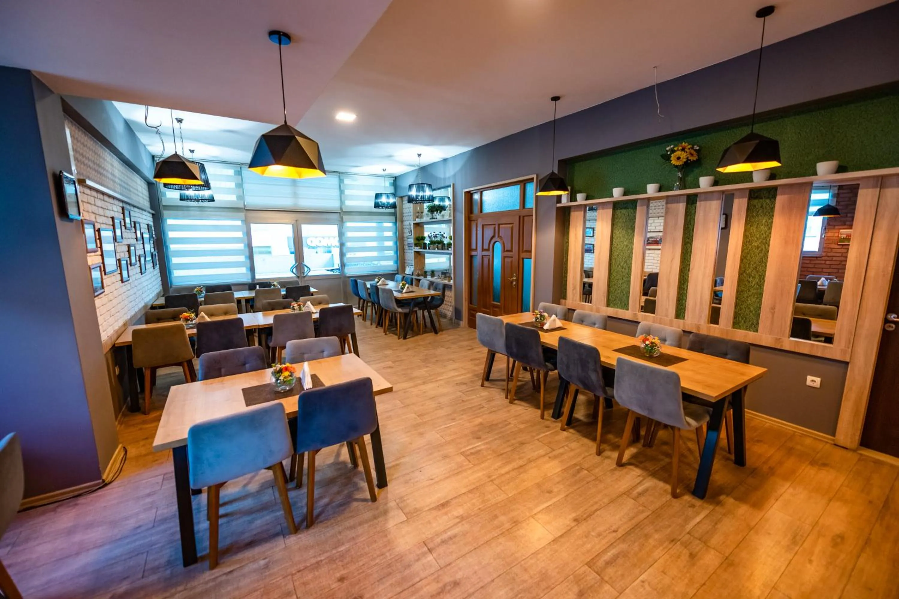 Restaurant/places to eat in Hotel Oasis