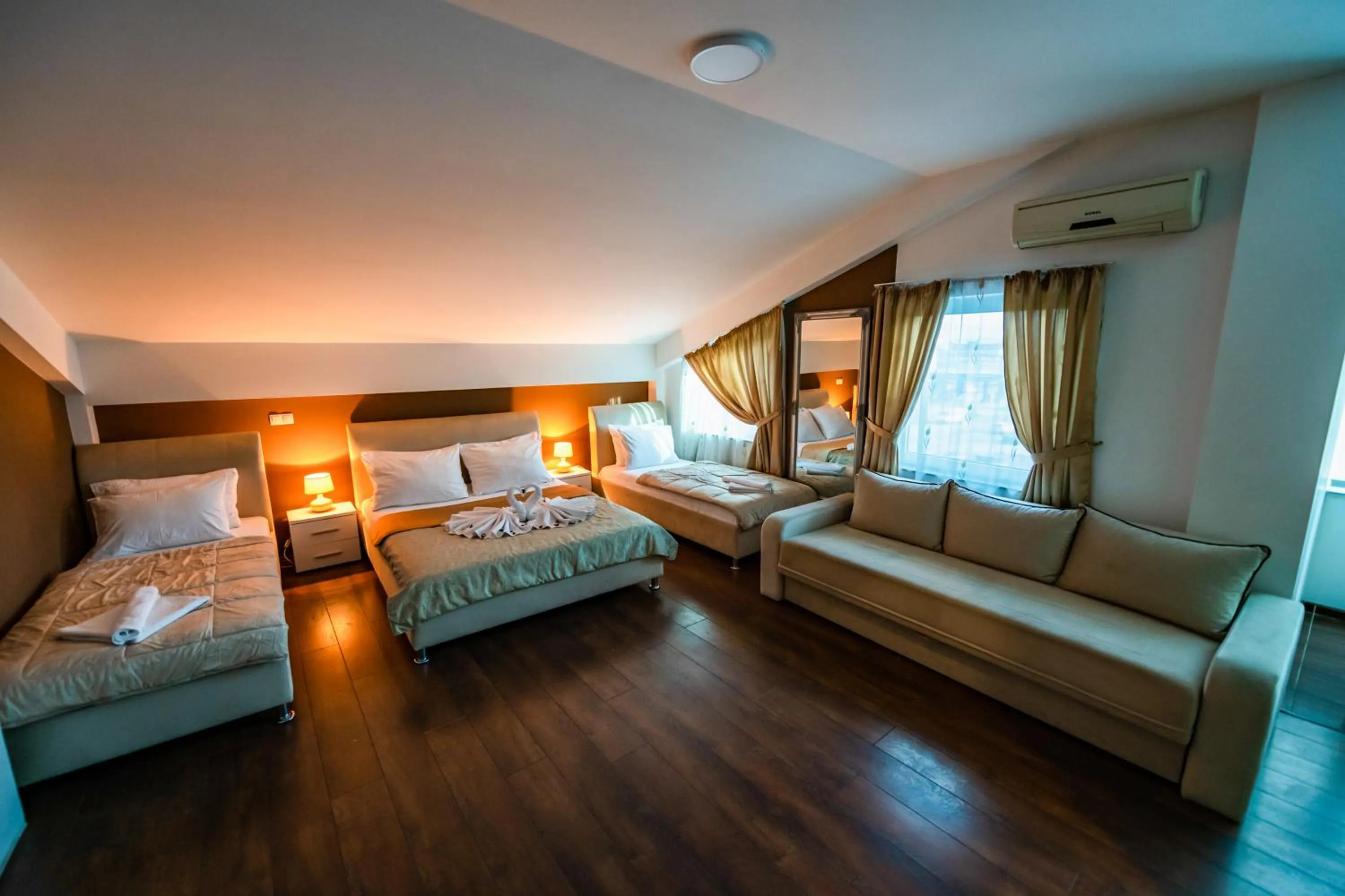 TV and multimedia, Bed in Hotel Oasis