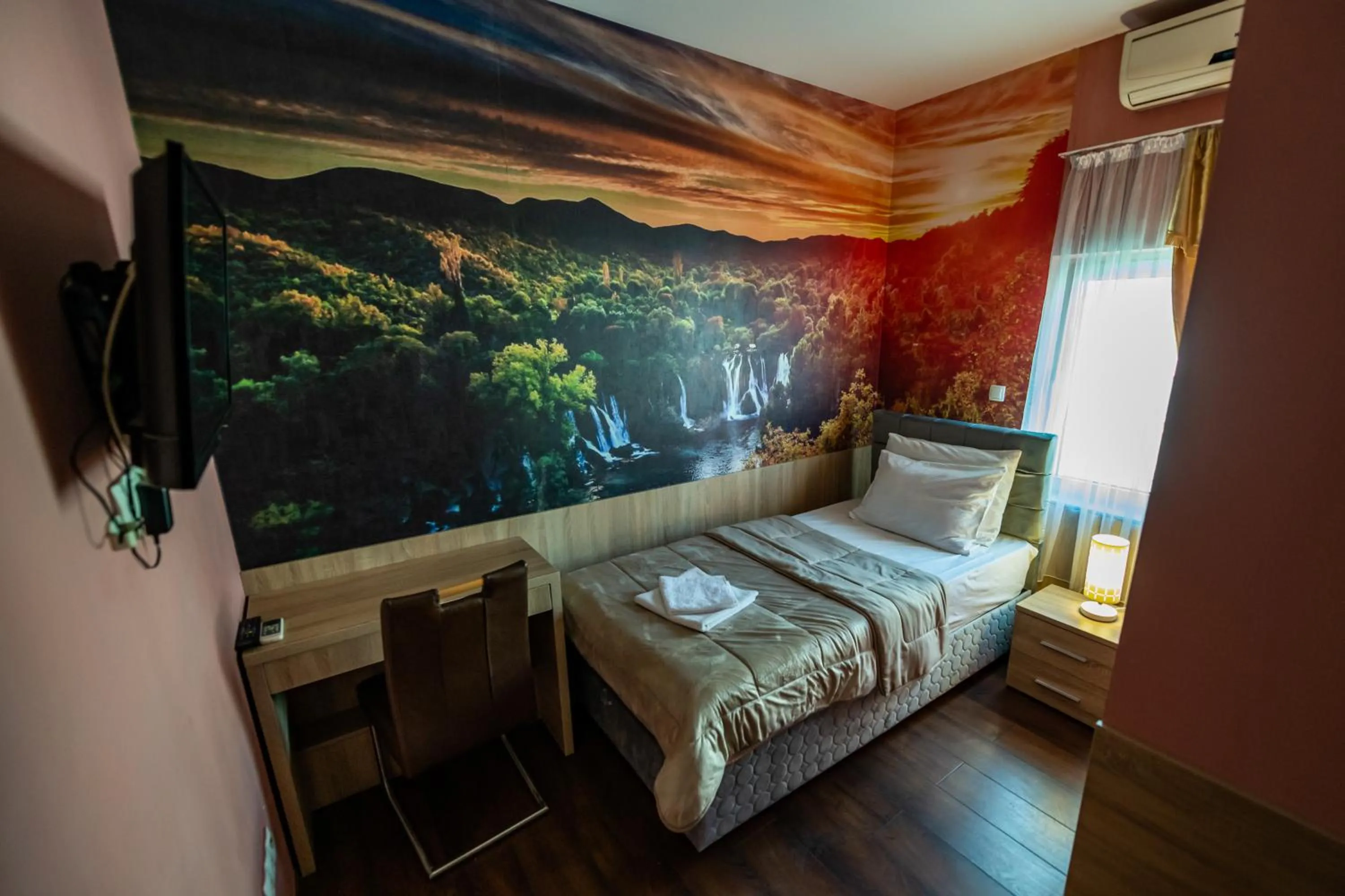 Bedroom, Bed in Hotel Oasis