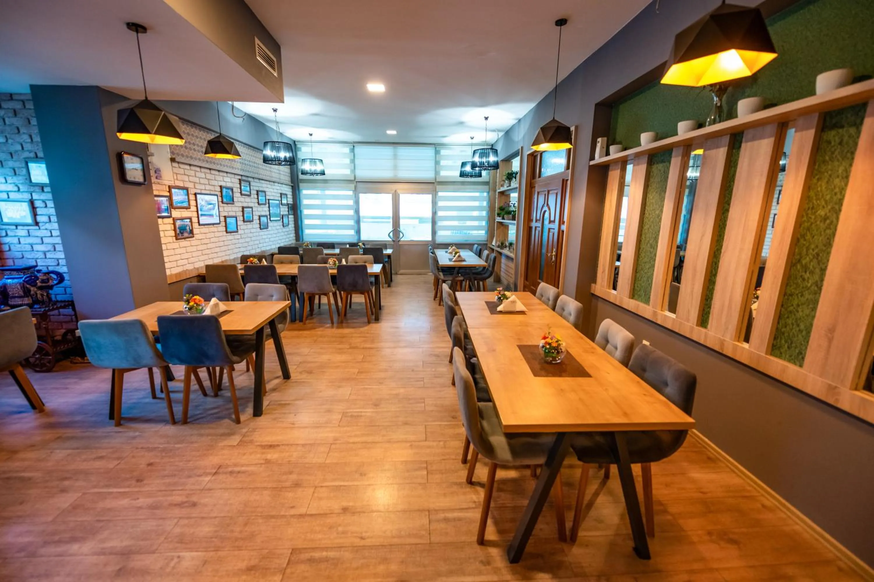 Restaurant/places to eat in Hotel Oasis