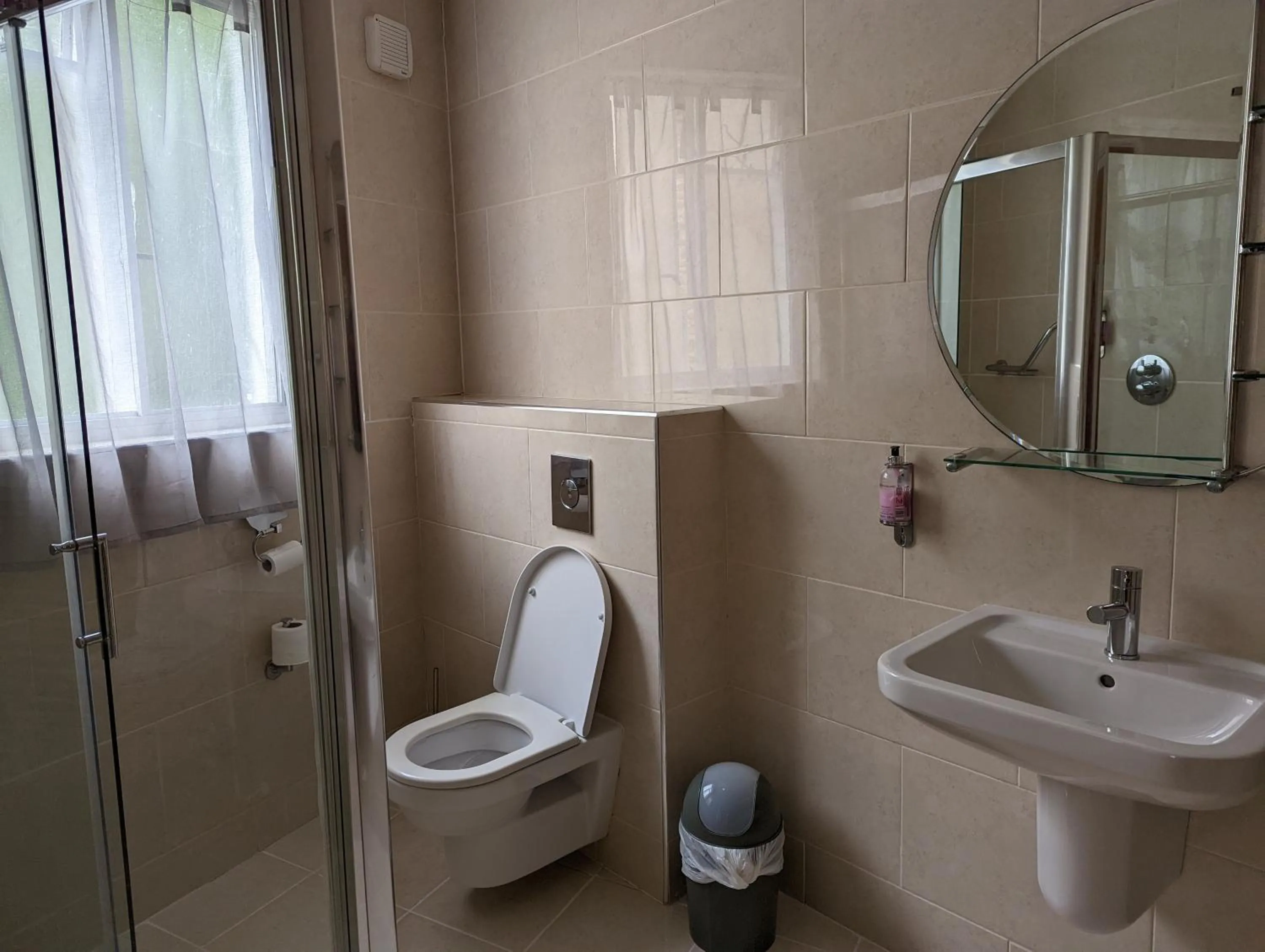 Barley Sheaf, Old Bridge Street EN SUITE ROOMS, ROOM ONLY