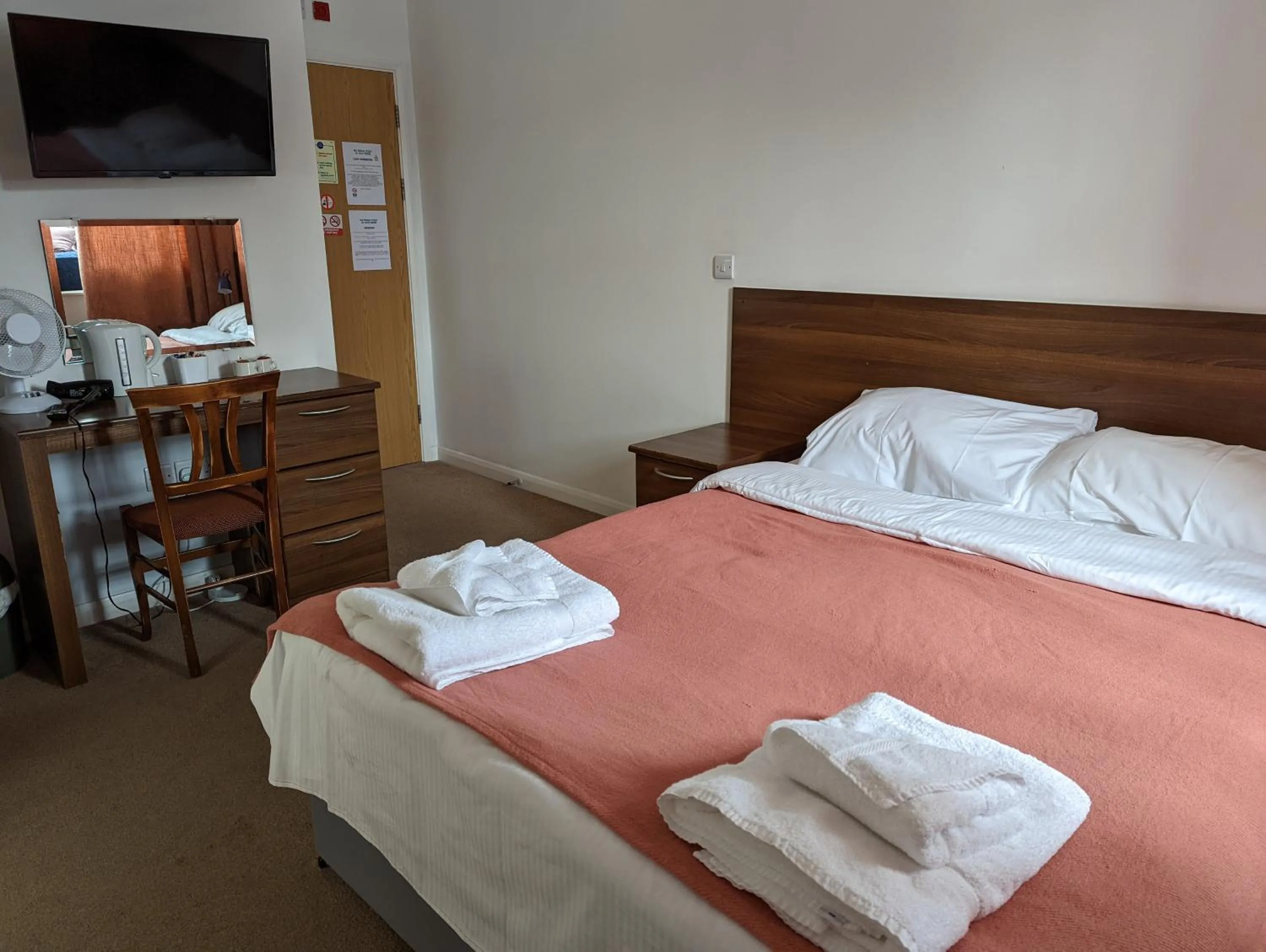 Bed in Barley Sheaf, Old Bridge Street EN SUITE ROOMS, ROOM ONLY