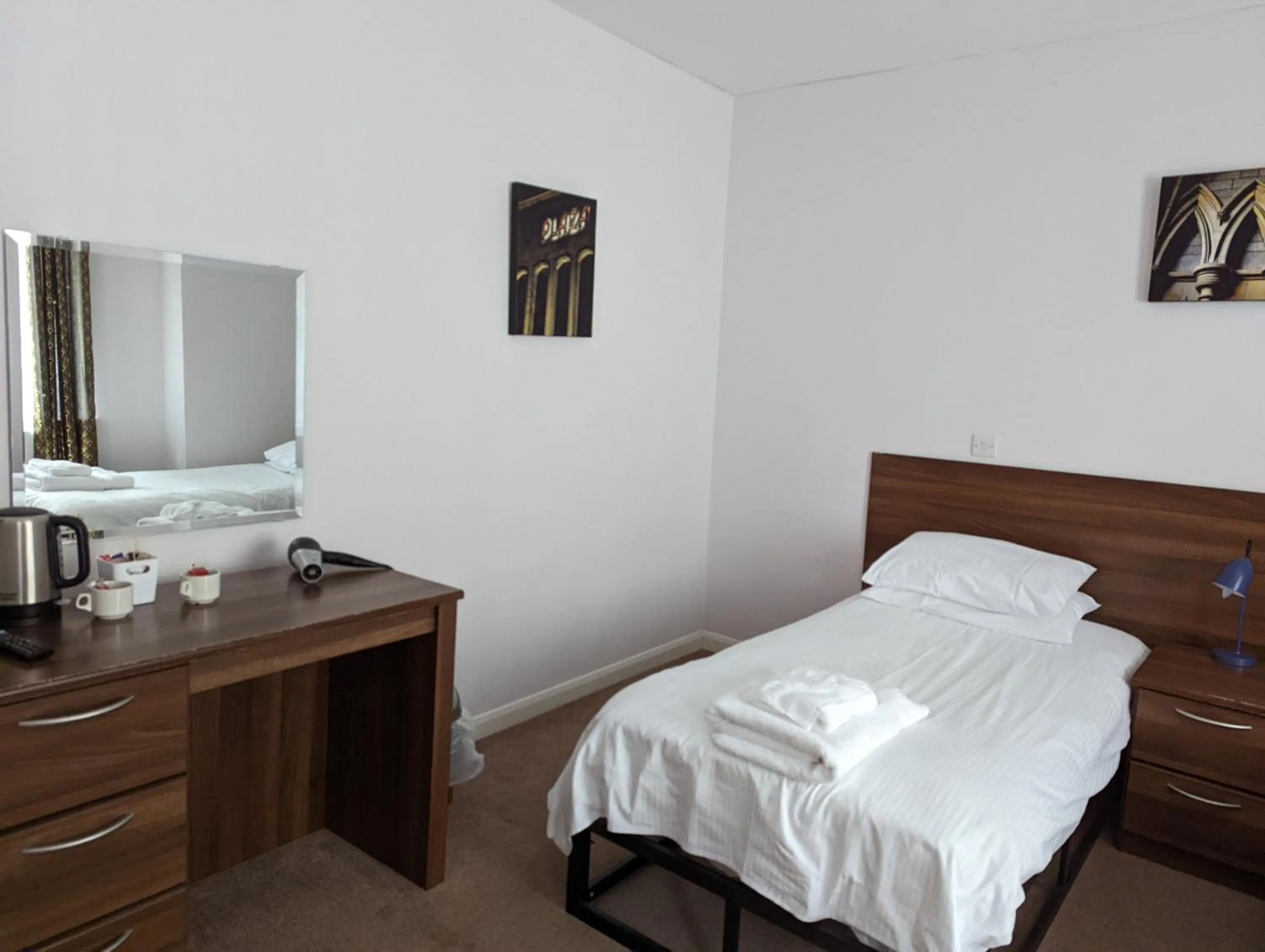 Bed in Barley Sheaf, Old Bridge Street EN SUITE ROOMS, ROOM ONLY