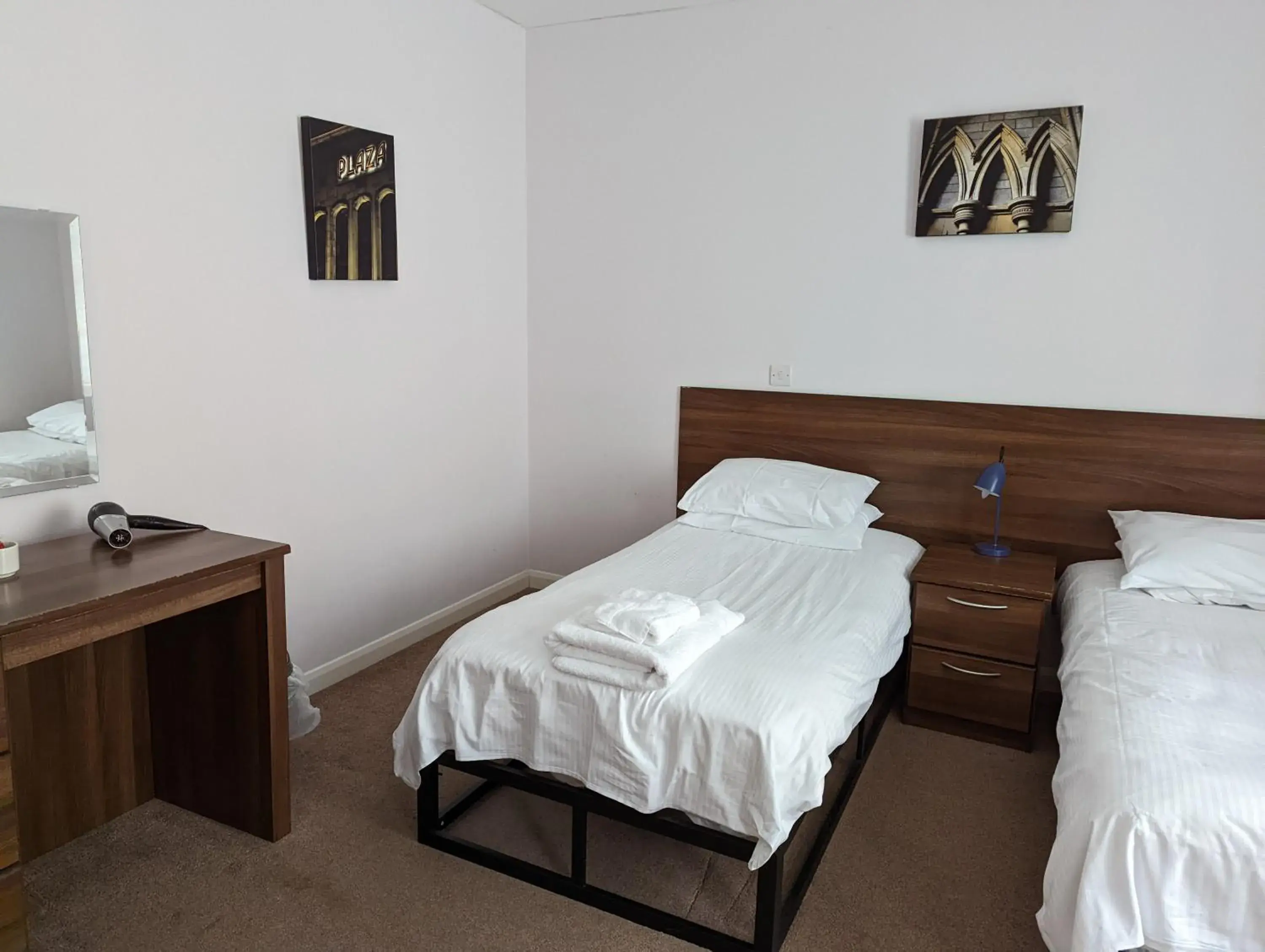 Standard Twin Room in Barley Sheaf, Old Bridge Street EN SUITE ROOMS, ROOM ONLY Standard Twin Room in Barley Sheaf, Old Bridge Street EN SUITE ROOMS, ROOM ONLY