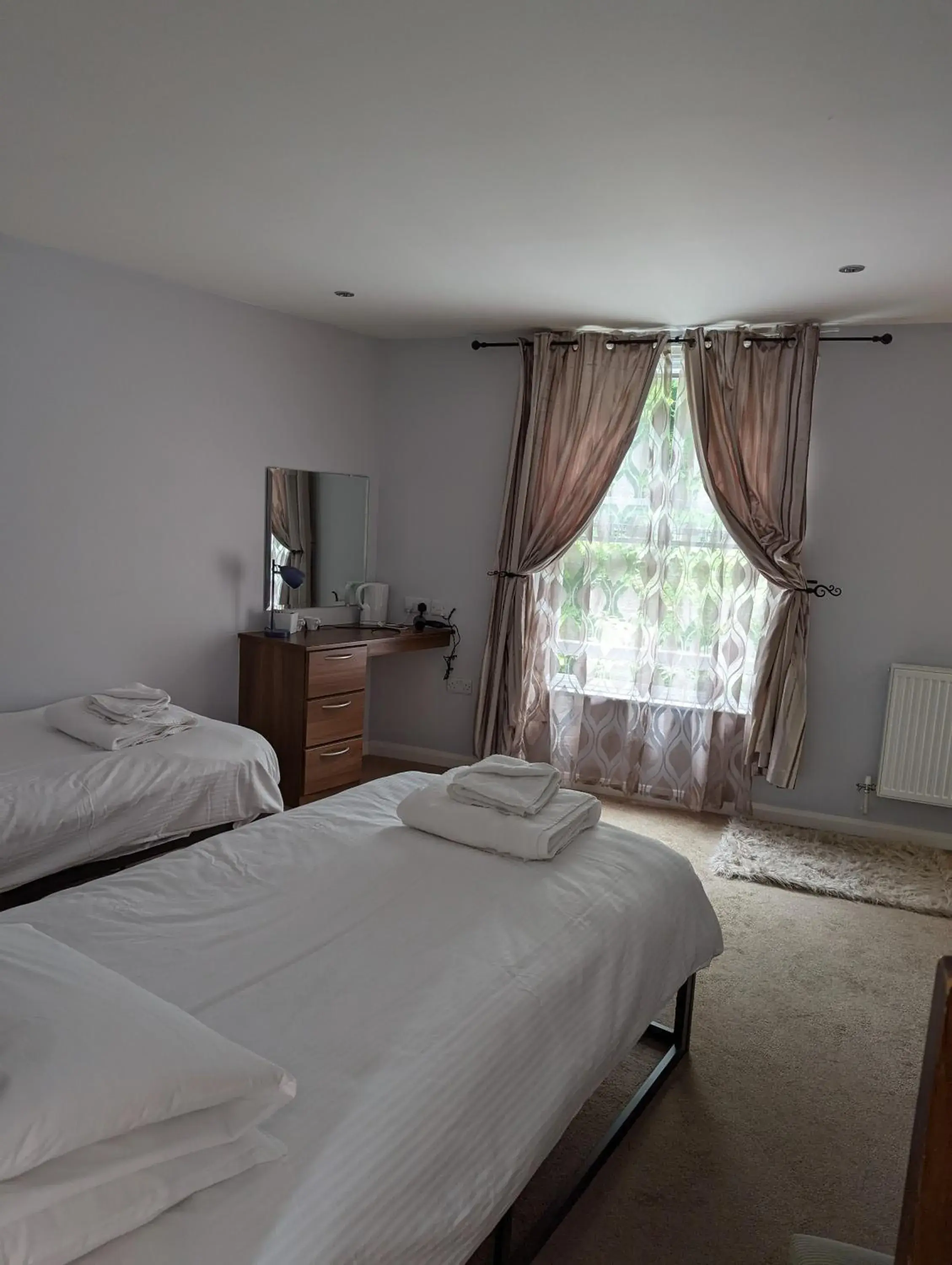 Twin Room in Barley Sheaf, Old Bridge Street EN SUITE ROOMS, ROOM ONLY Twin Room in Barley Sheaf, Old Bridge Street EN SUITE ROOMS, ROOM ONLY