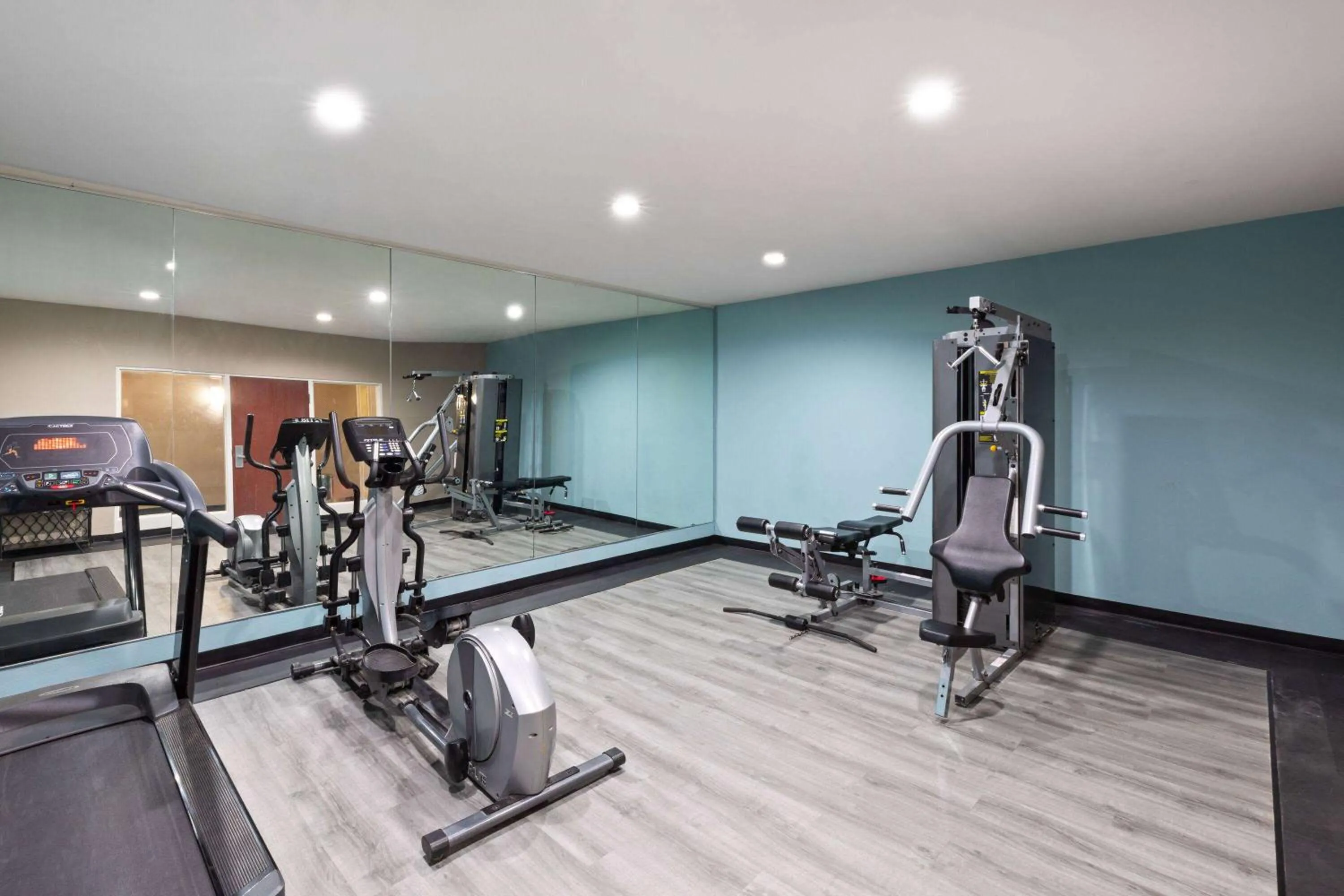 Fitness centre/facilities in Super 8 by Wyndham Lubbock West