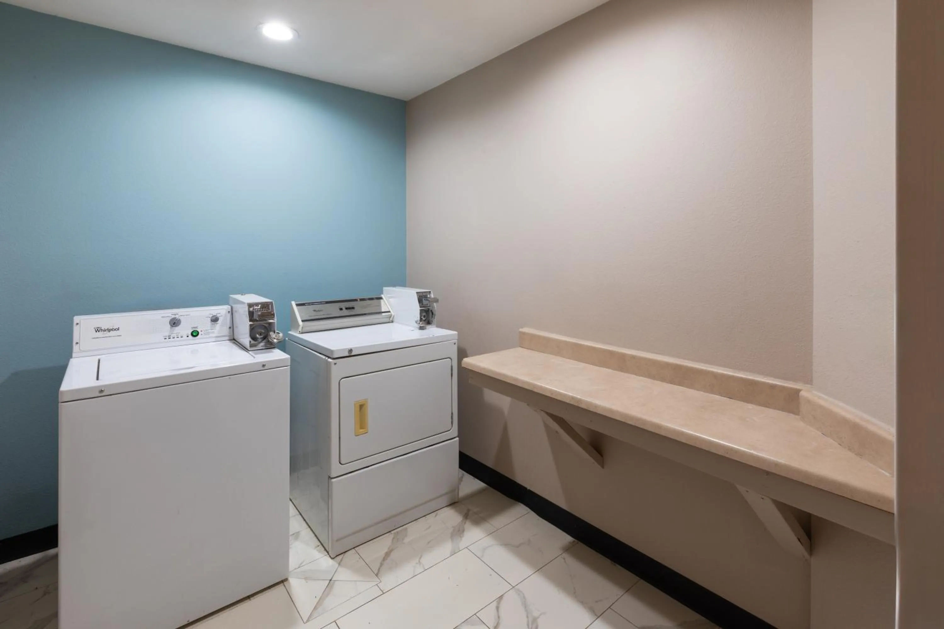 washing machine in Super 8 by Wyndham Lubbock West