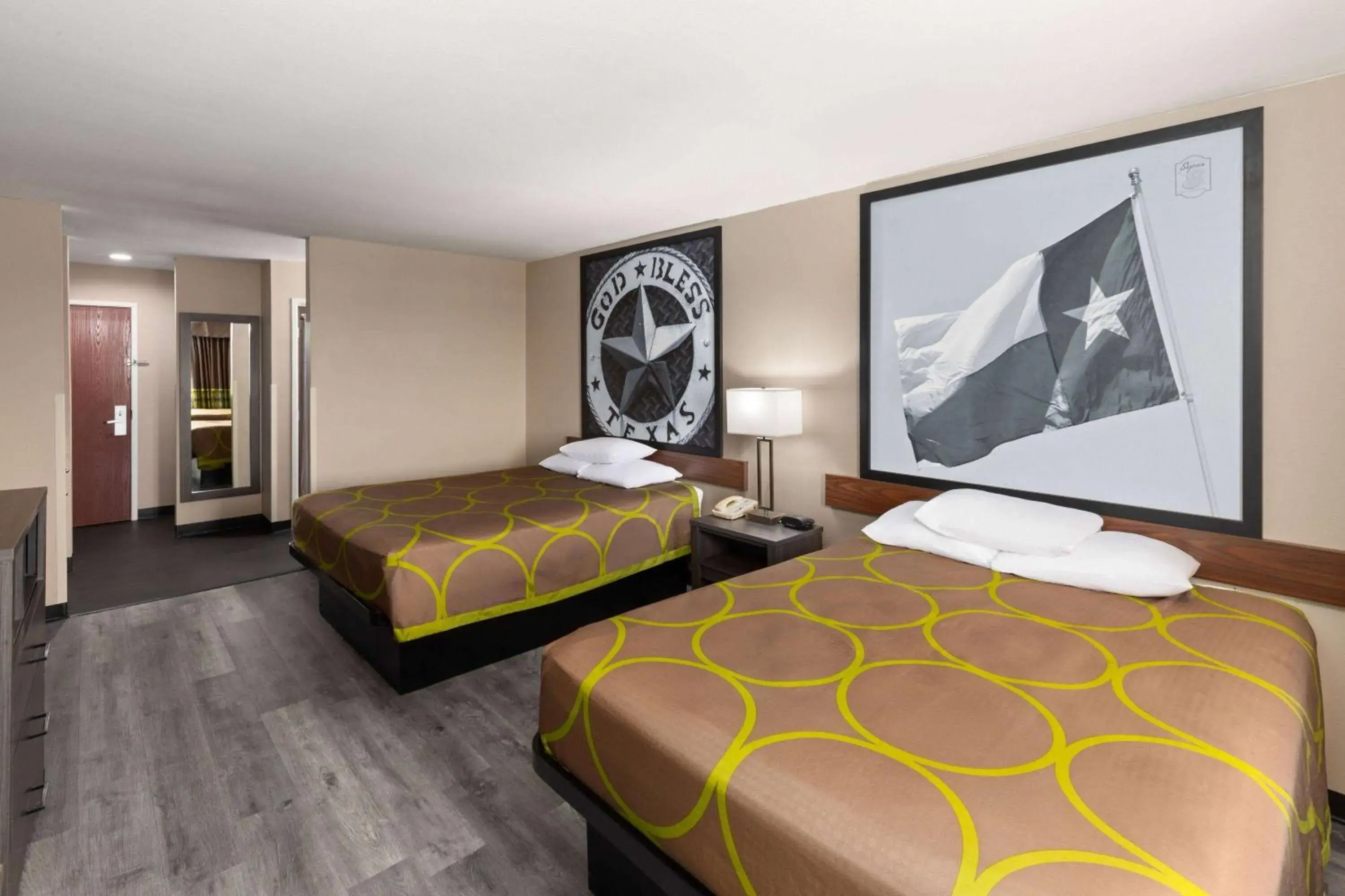 Photo of the whole room, Bed in Super 8 by Wyndham Lubbock West Photo of the whole room, Bed in Super 8 by Wyndham Lubbock West