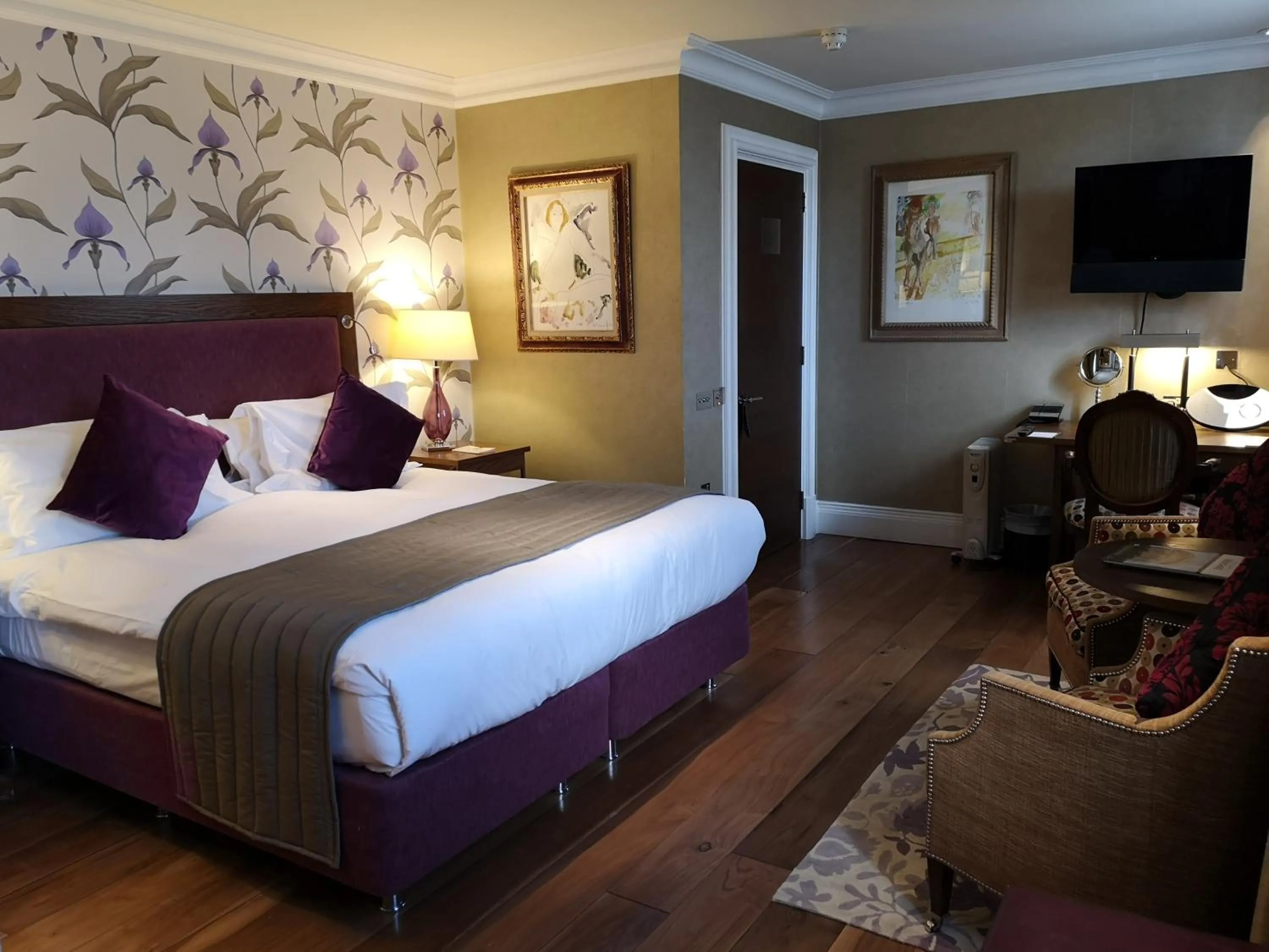 Bed in The Roseate Reading