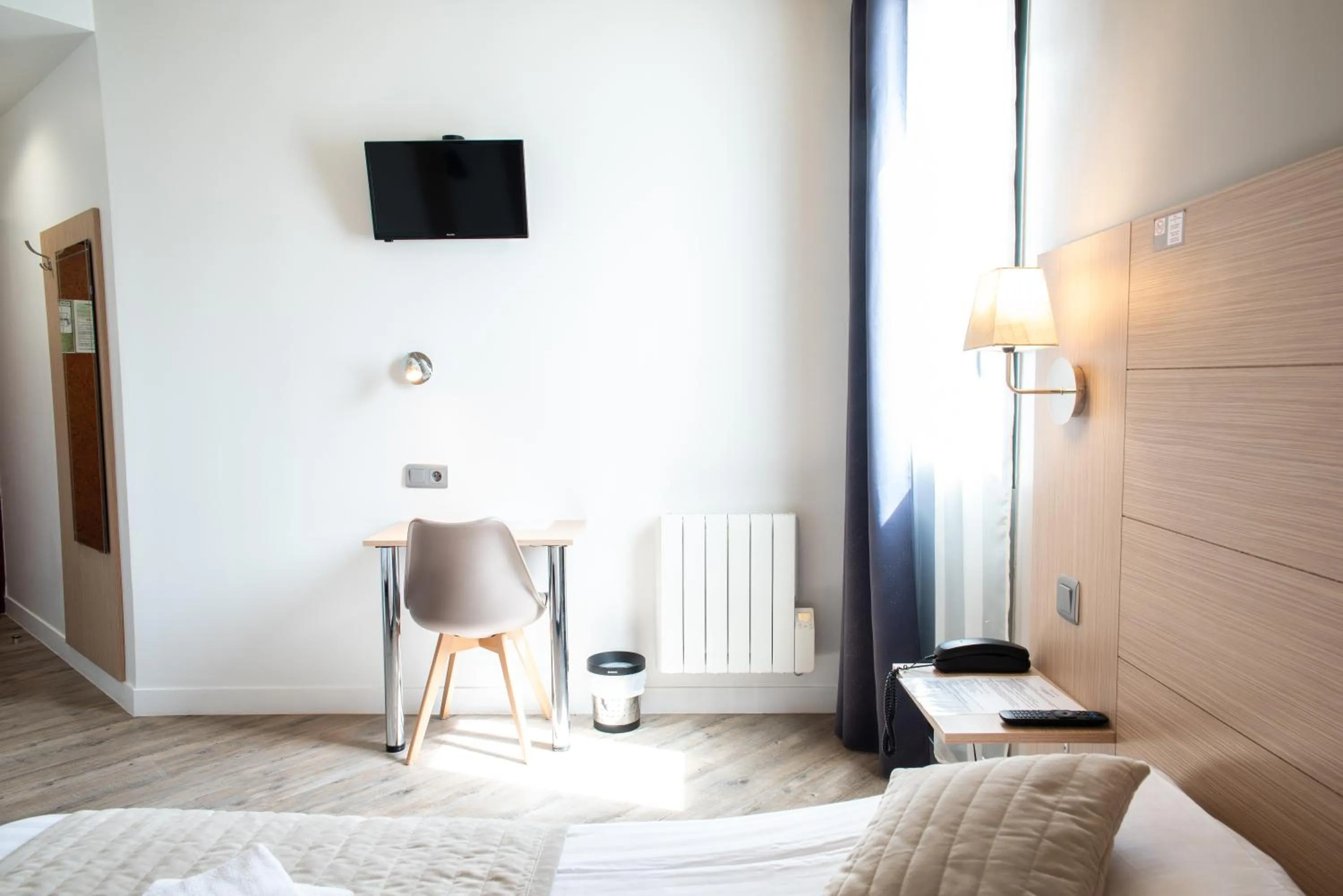 Bedroom, Bed in Hôtel Garabel
