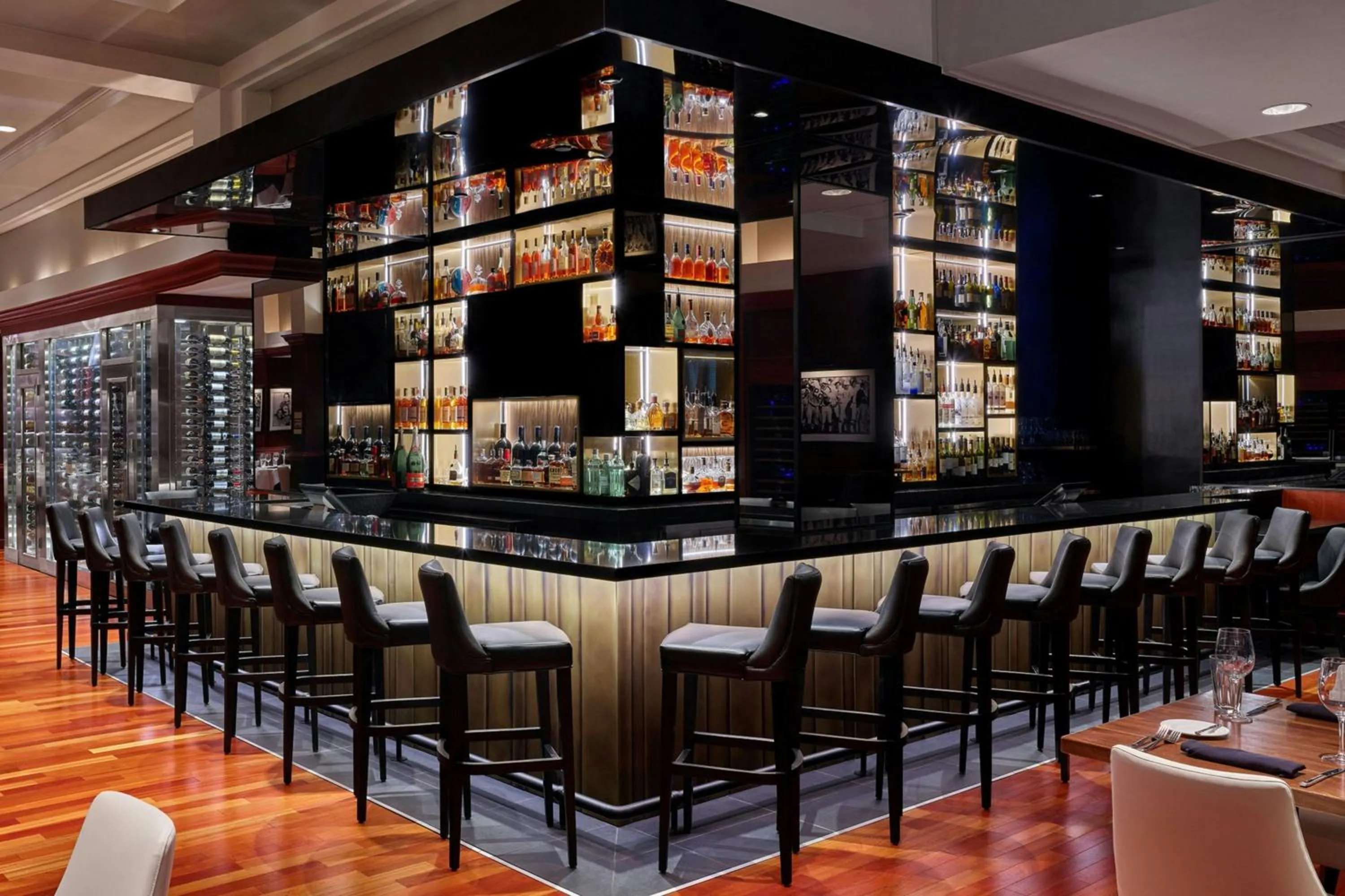 Lounge or bar in Walt Disney World Swan