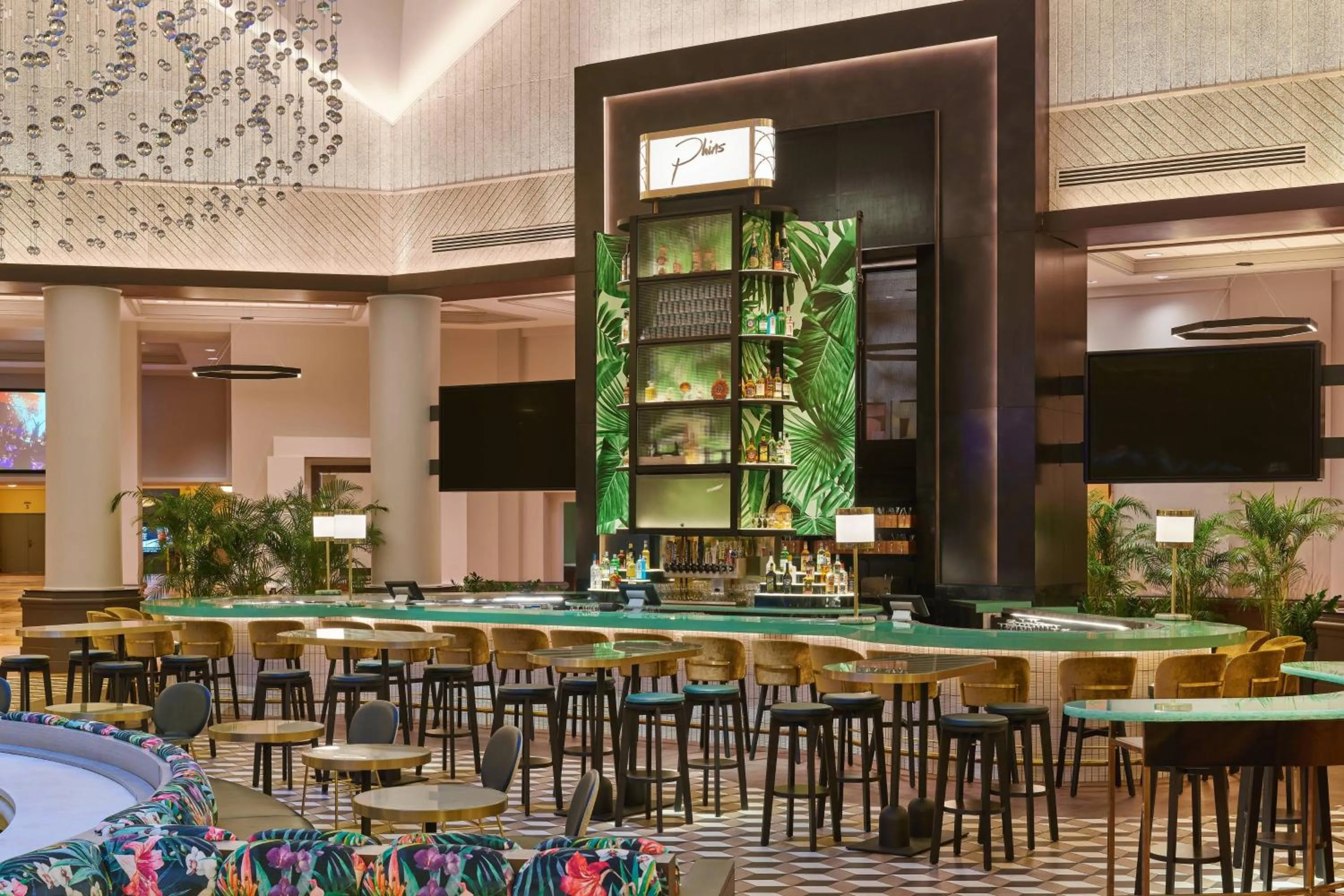 Lounge or bar in Walt Disney World Swan