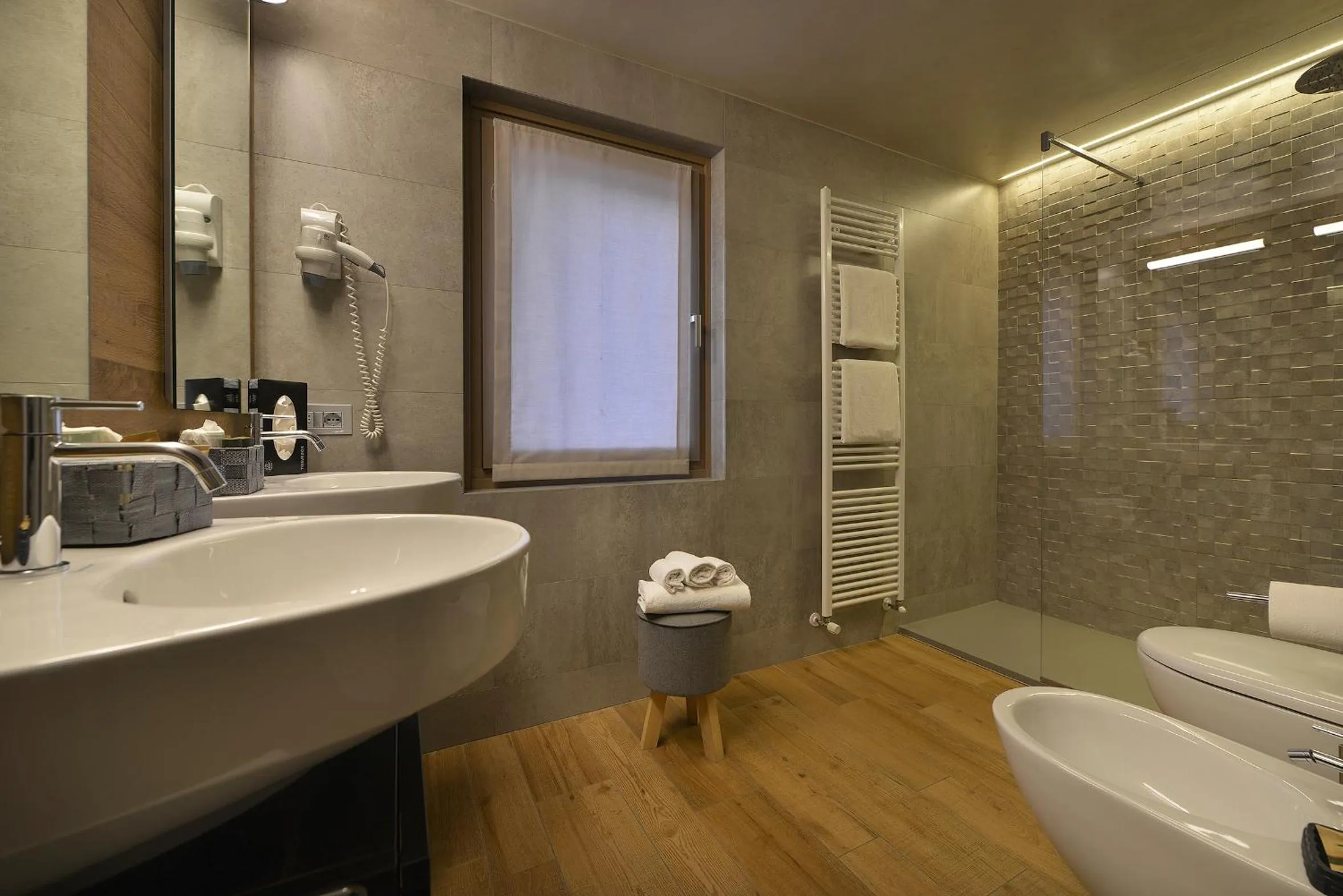 Shower in Hotel Compagnoni