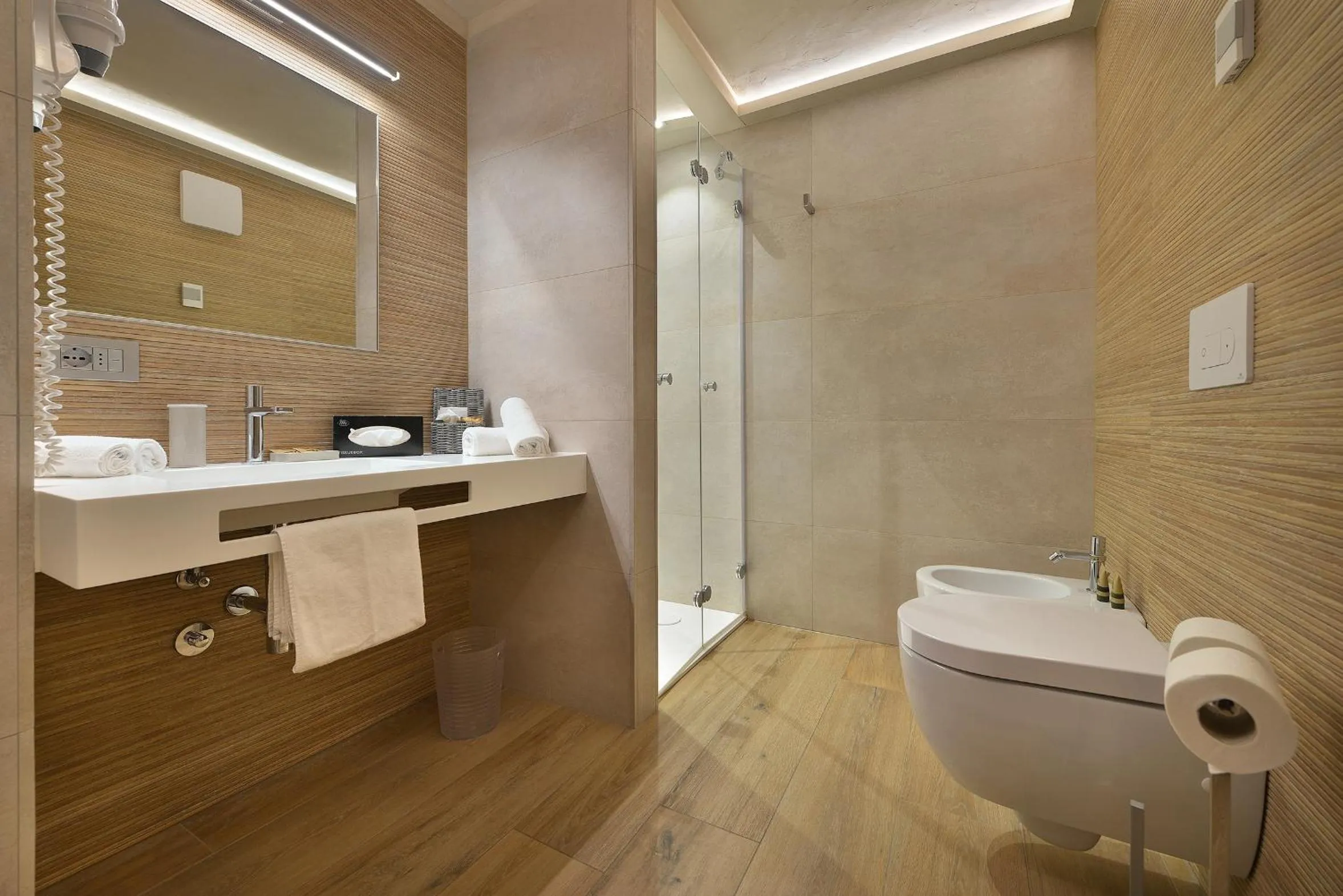 Shower in Hotel Compagnoni