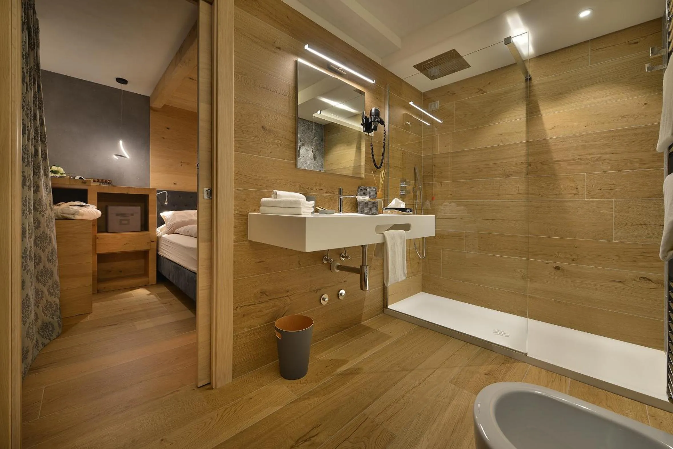 Shower in Hotel Compagnoni