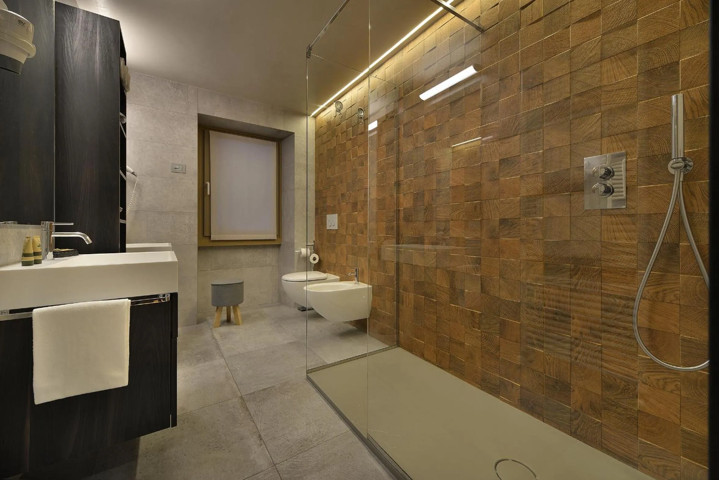 Shower in Hotel Compagnoni