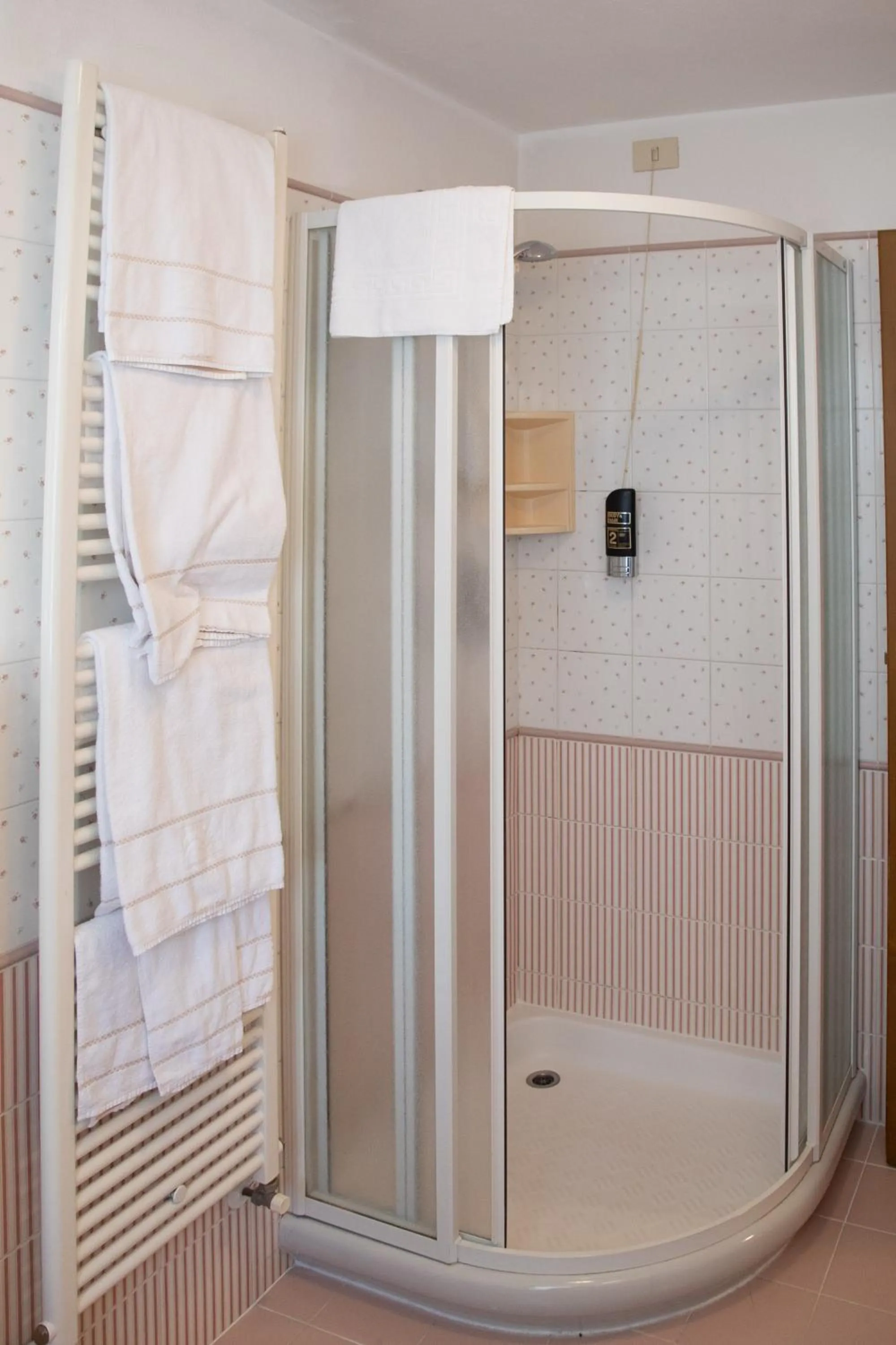 Shower in Hotel Compagnoni