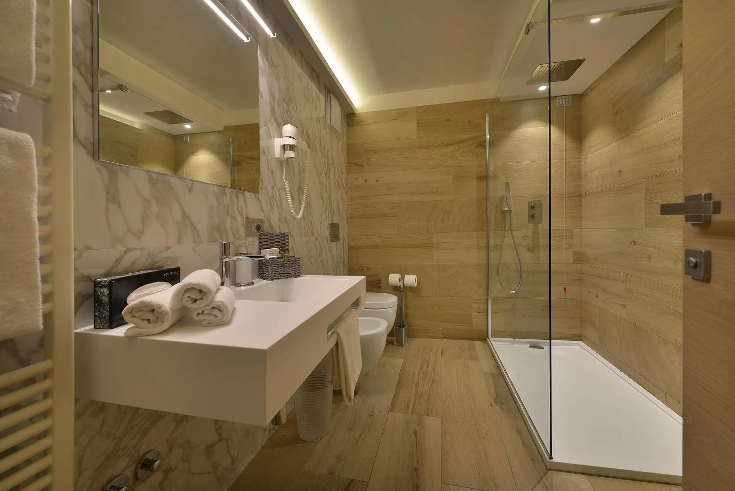 Shower in Hotel Compagnoni