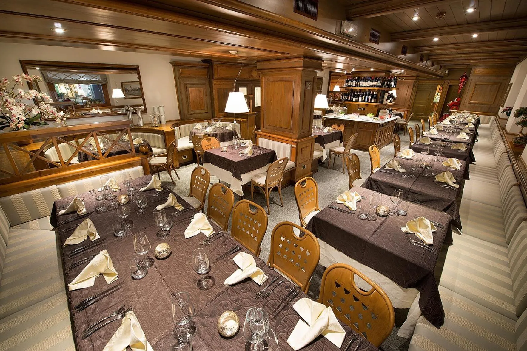 Restaurant/places to eat in Hotel Compagnoni