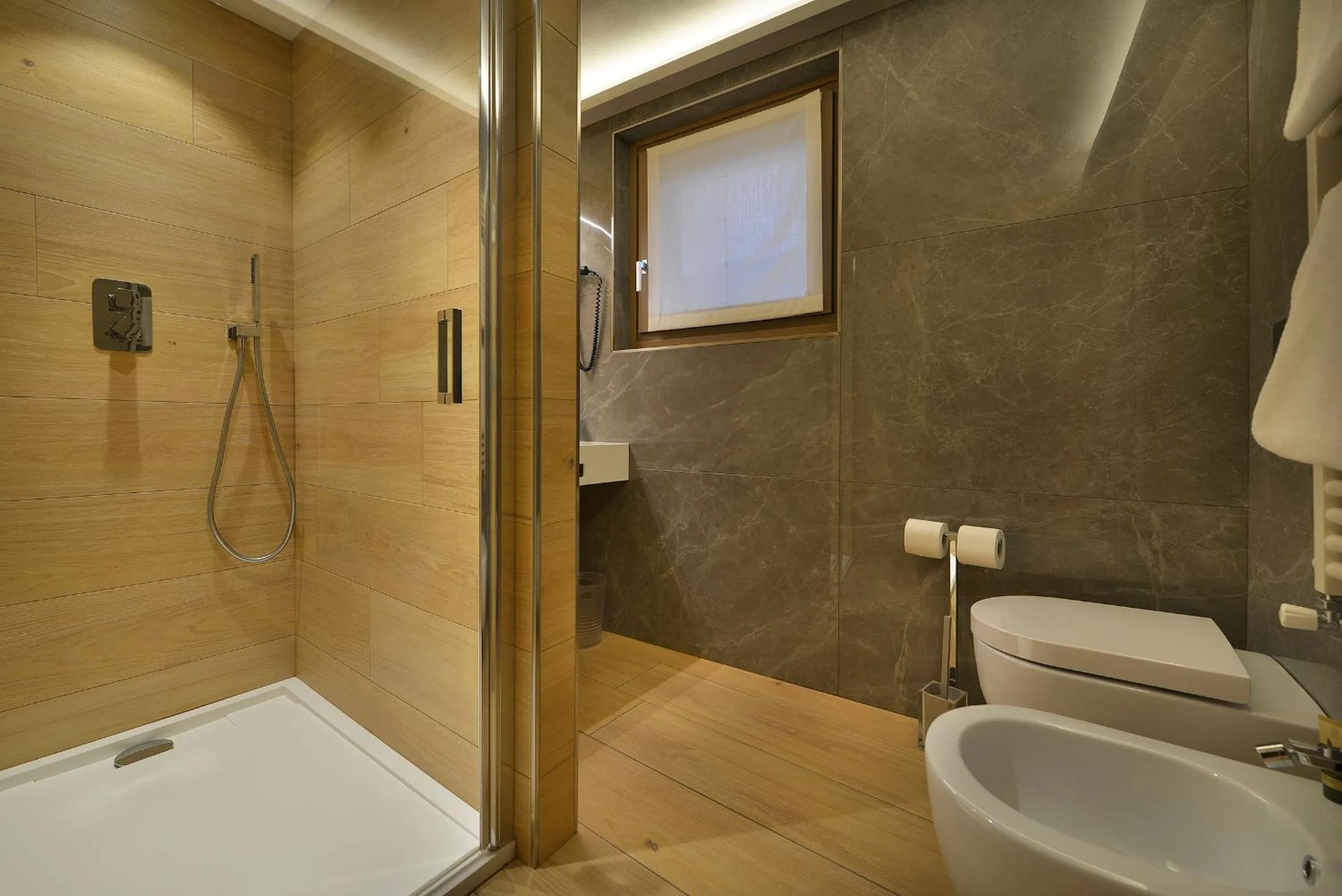 Shower in Hotel Compagnoni