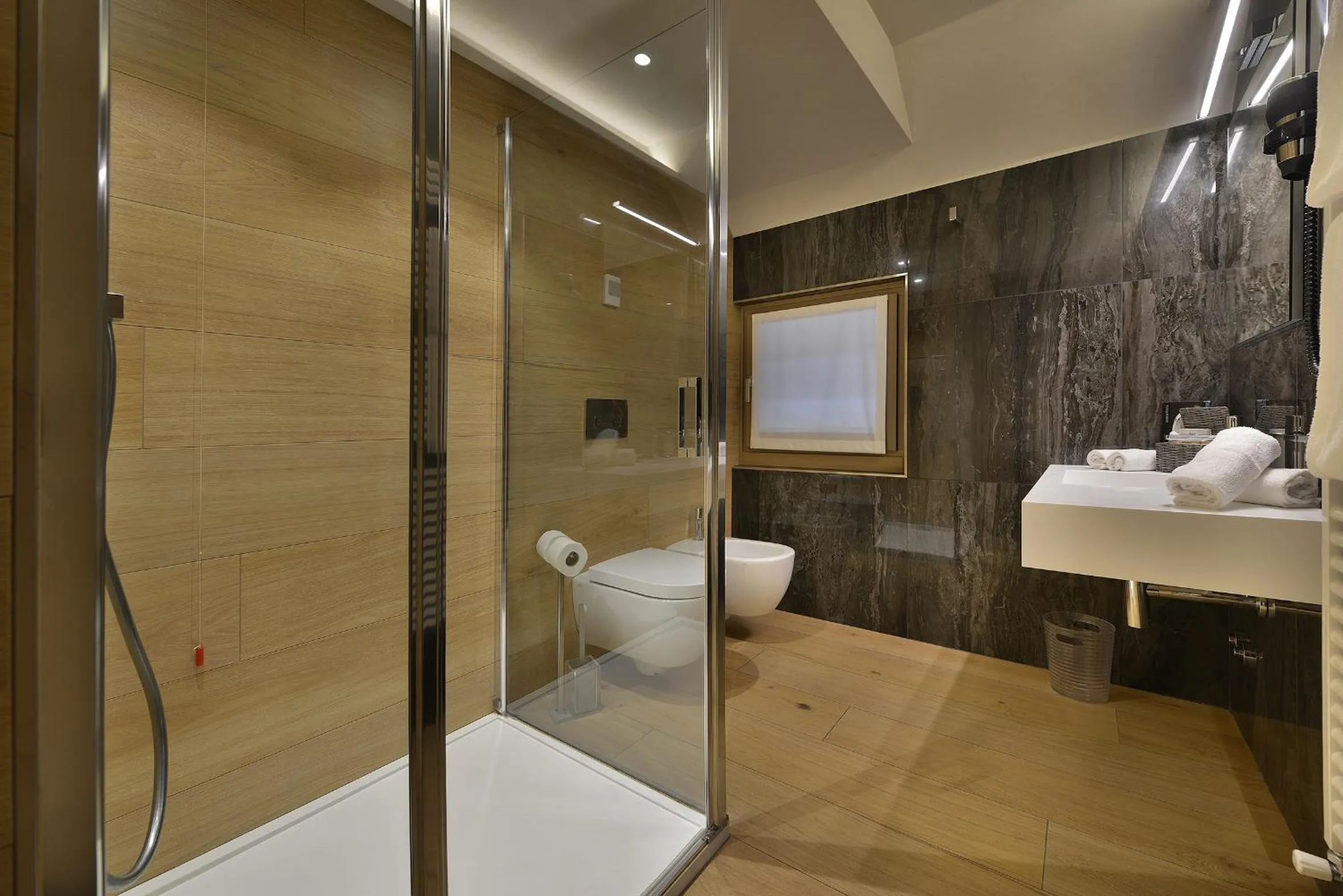 Shower in Hotel Compagnoni