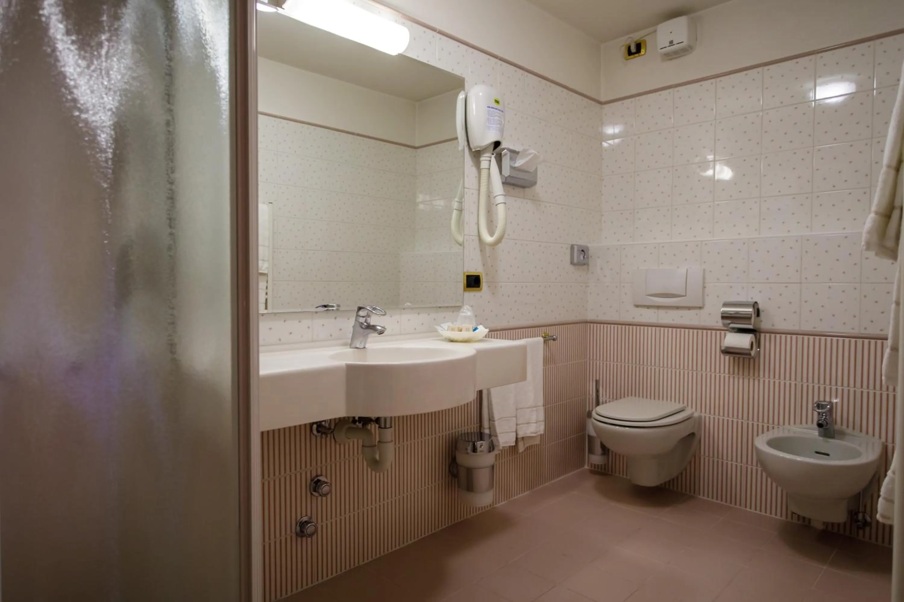 Shower in Hotel Compagnoni