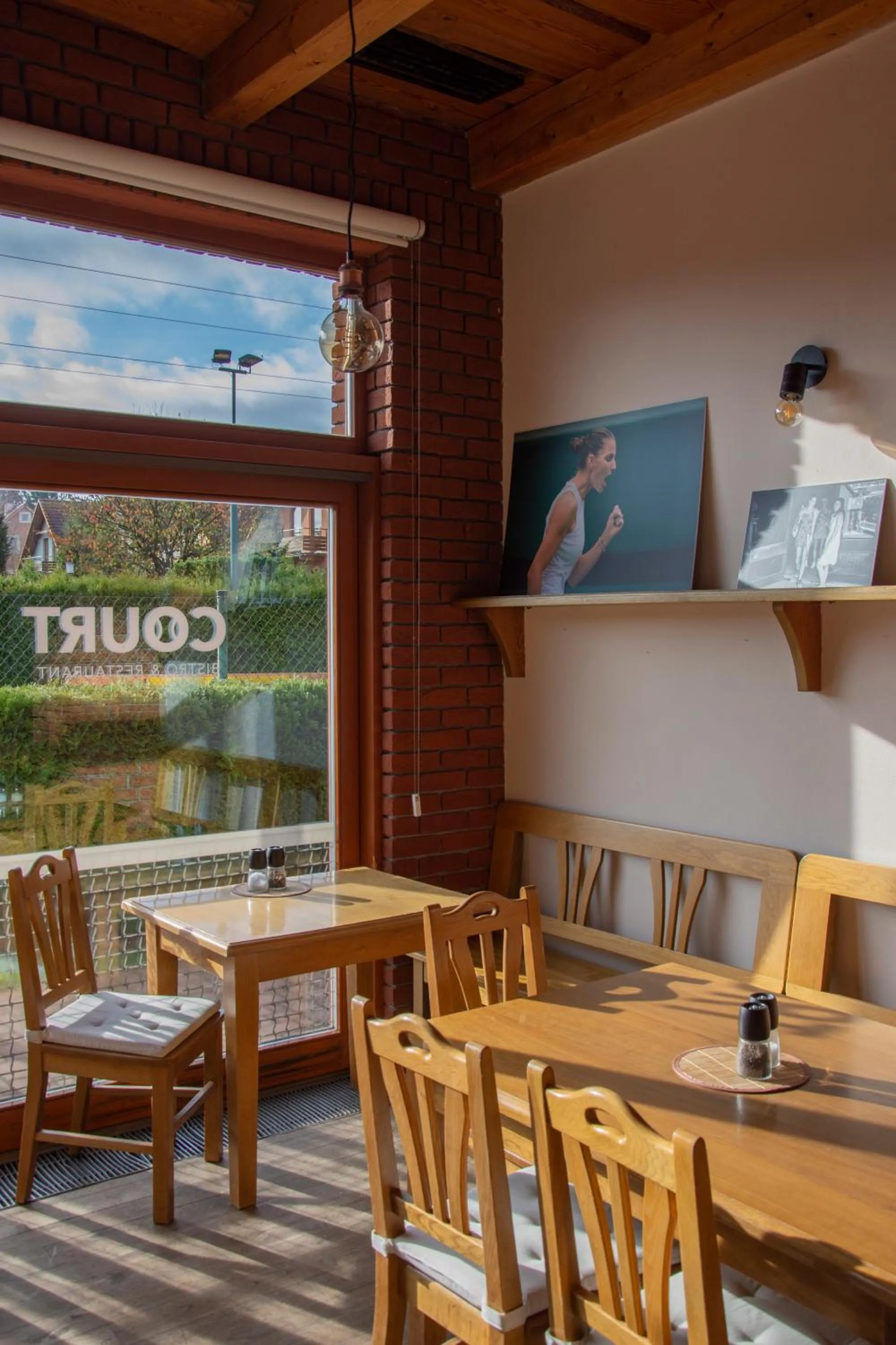 Restaurant/places to eat in Oaza Ricany