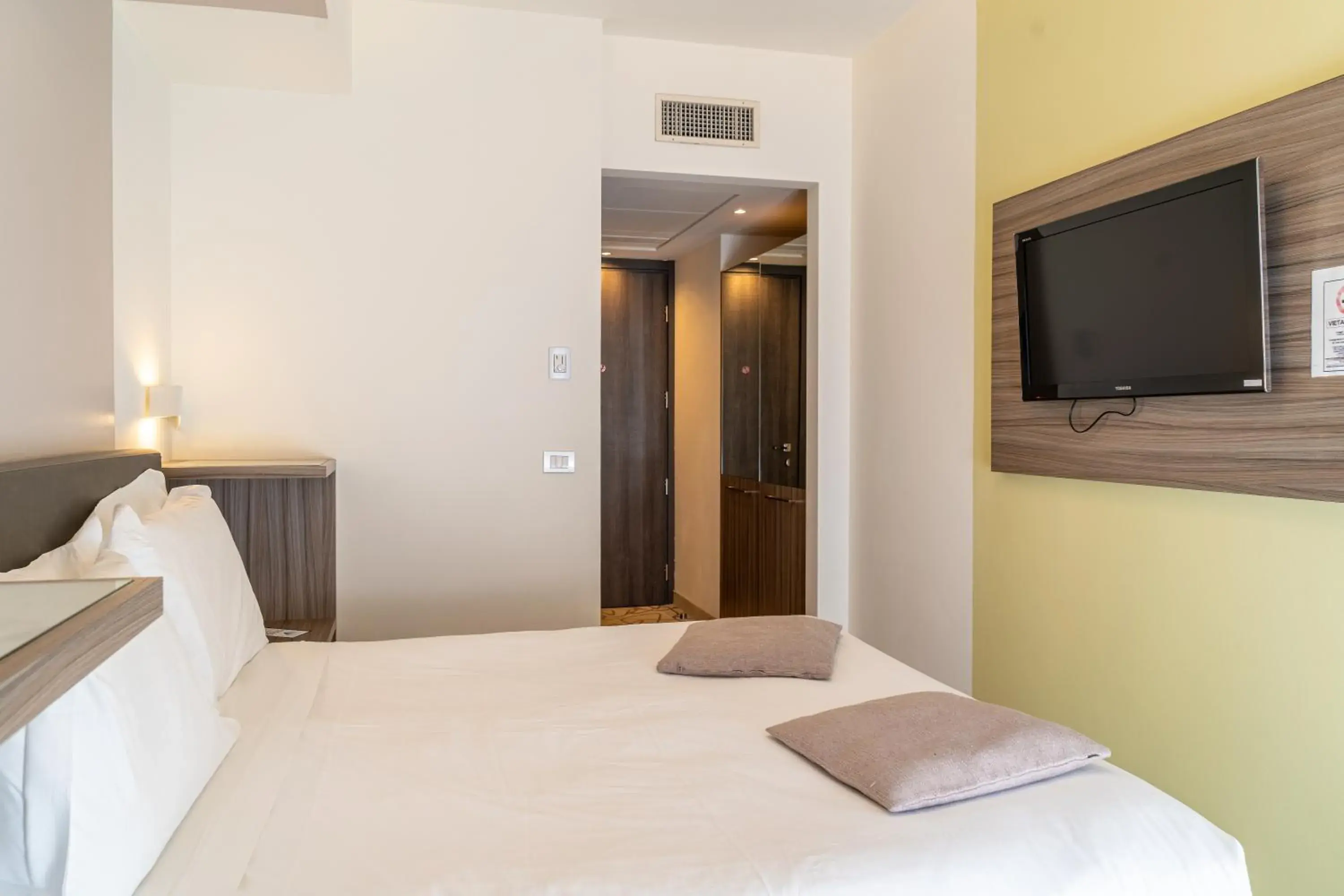 Superior Triple Room in Hotel Désirée - Garda Lake Collection Superior Triple Room in Hotel Désirée - Garda Lake Collection