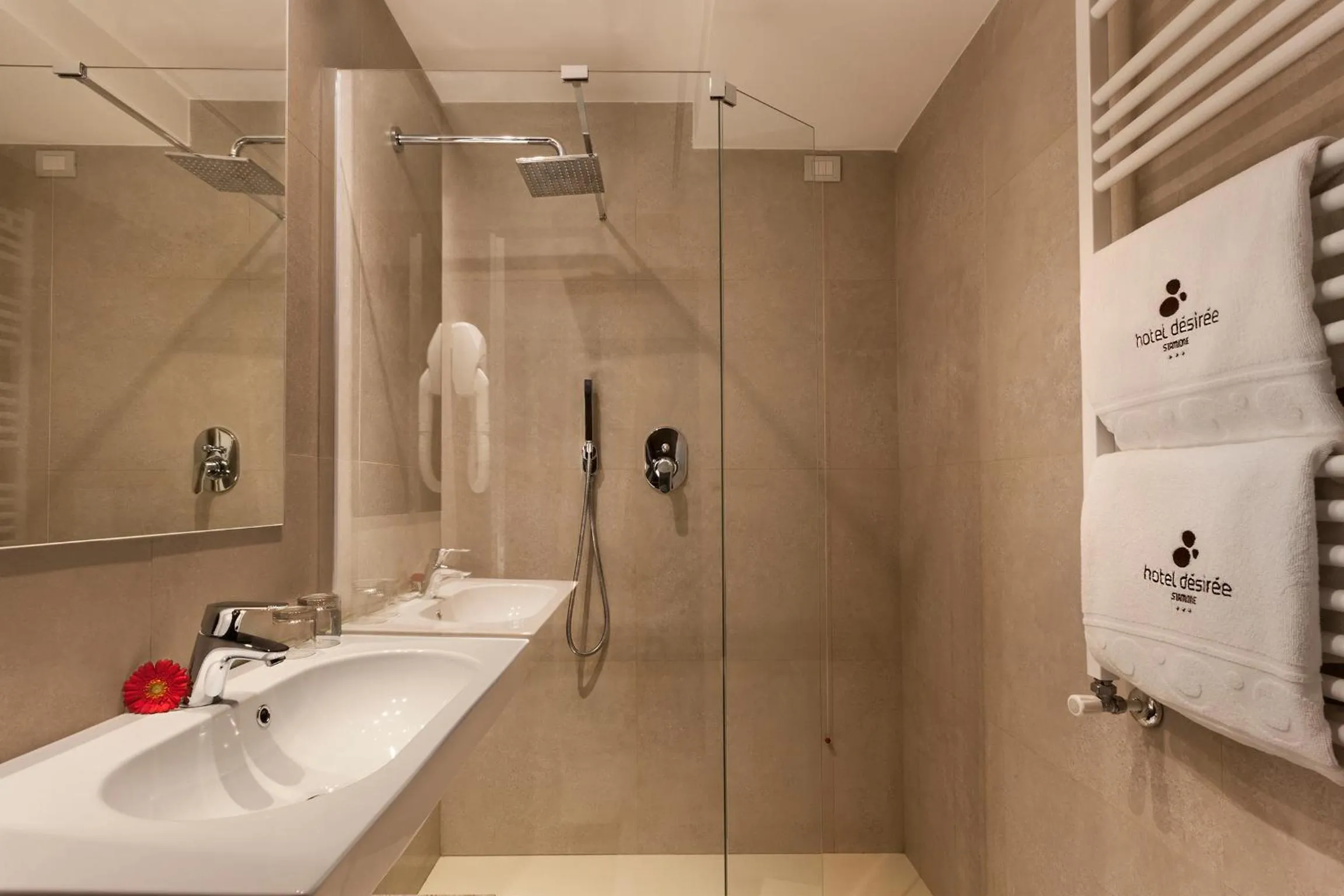 Shower in Hotel Désirée - Garda Lake Collection