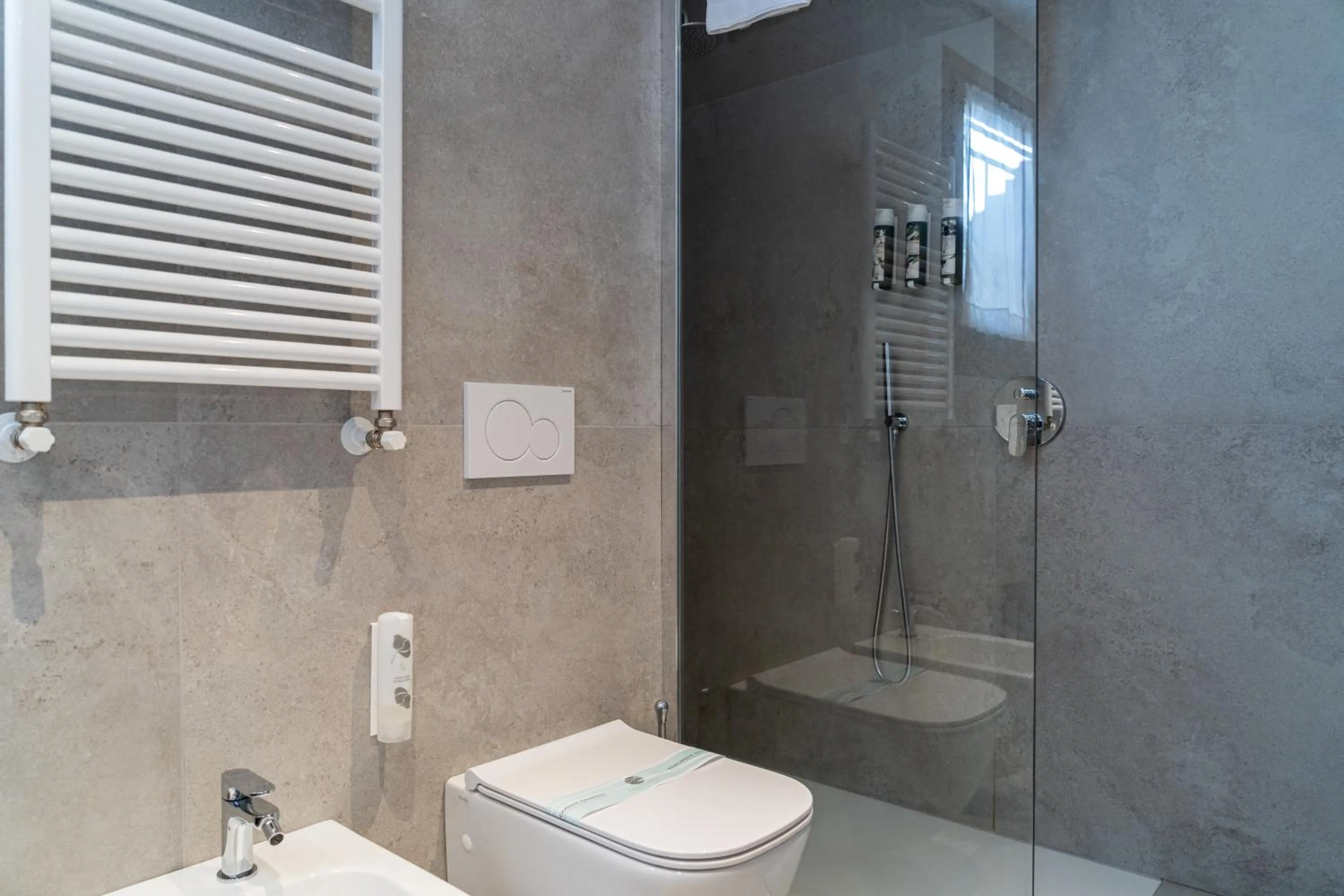 Shower in Hotel Désirée - Garda Lake Collection