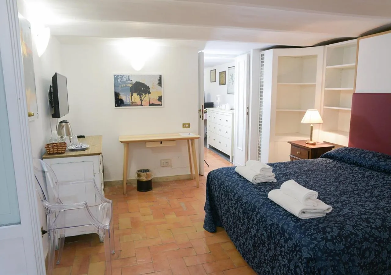 Bedroom, Bed in Farnese 48