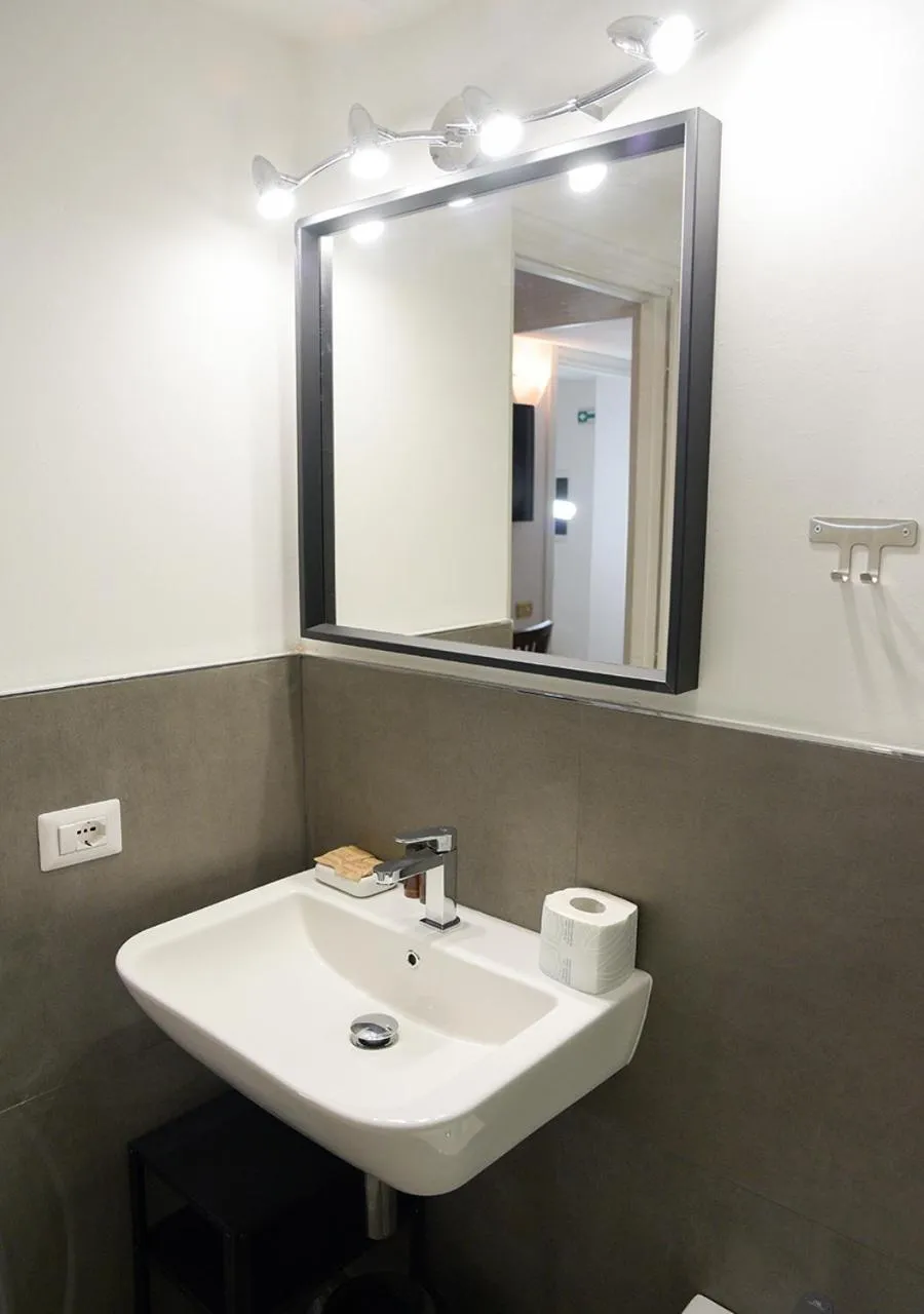 Bathroom in Farnese 48