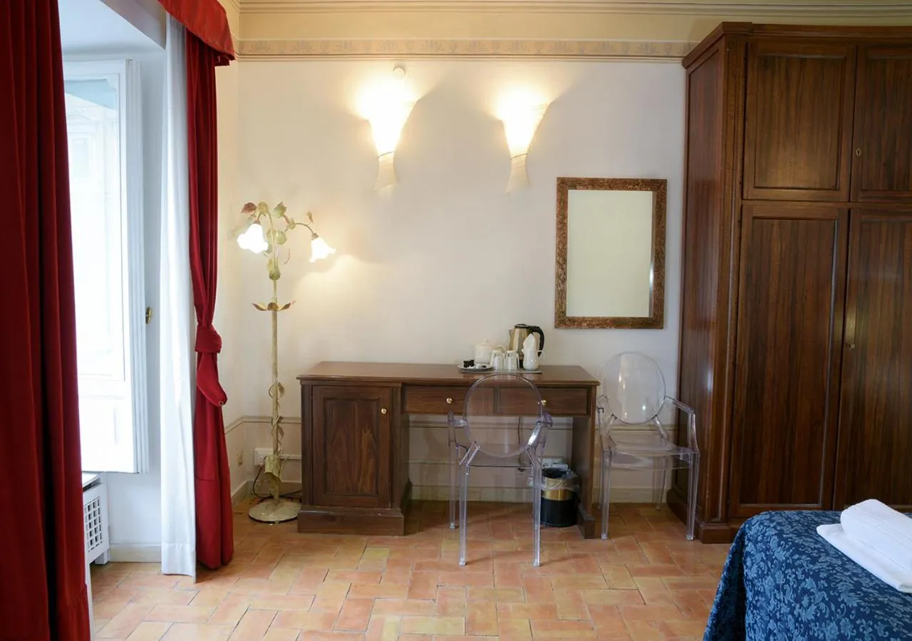 Bedroom, Bed in Farnese 48