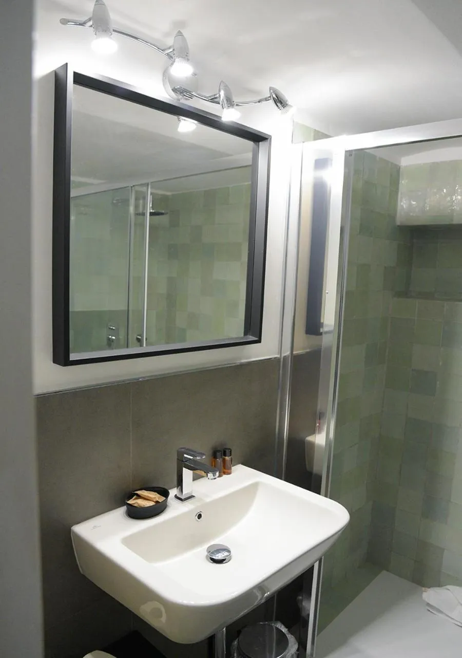 Bathroom in Farnese 48