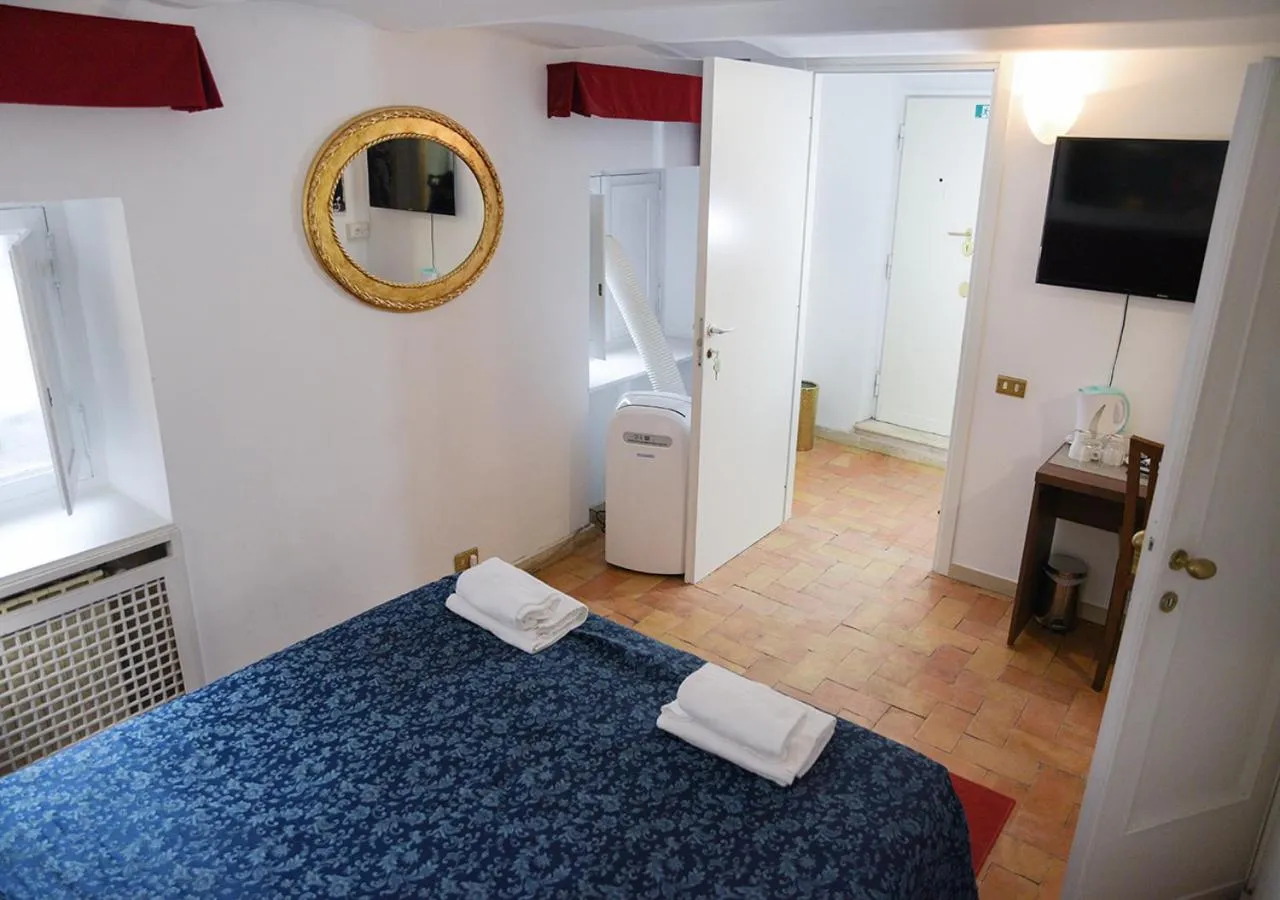 Bedroom, Bed in Farnese 48